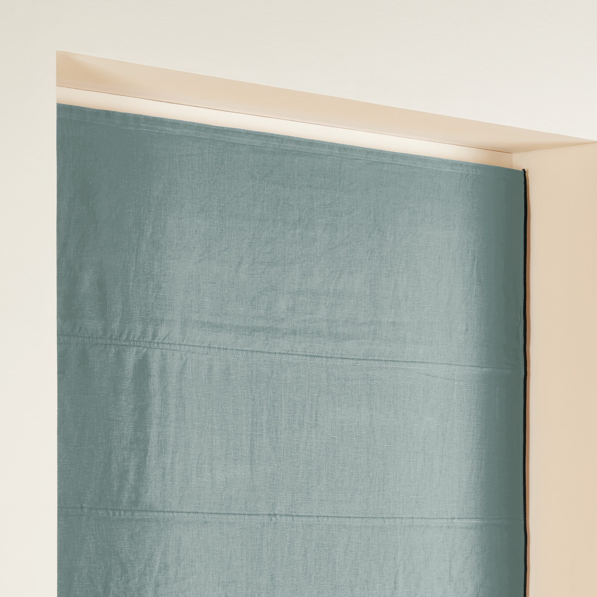 Store bateau occultant CARLINA vert de gris et bourdon noir