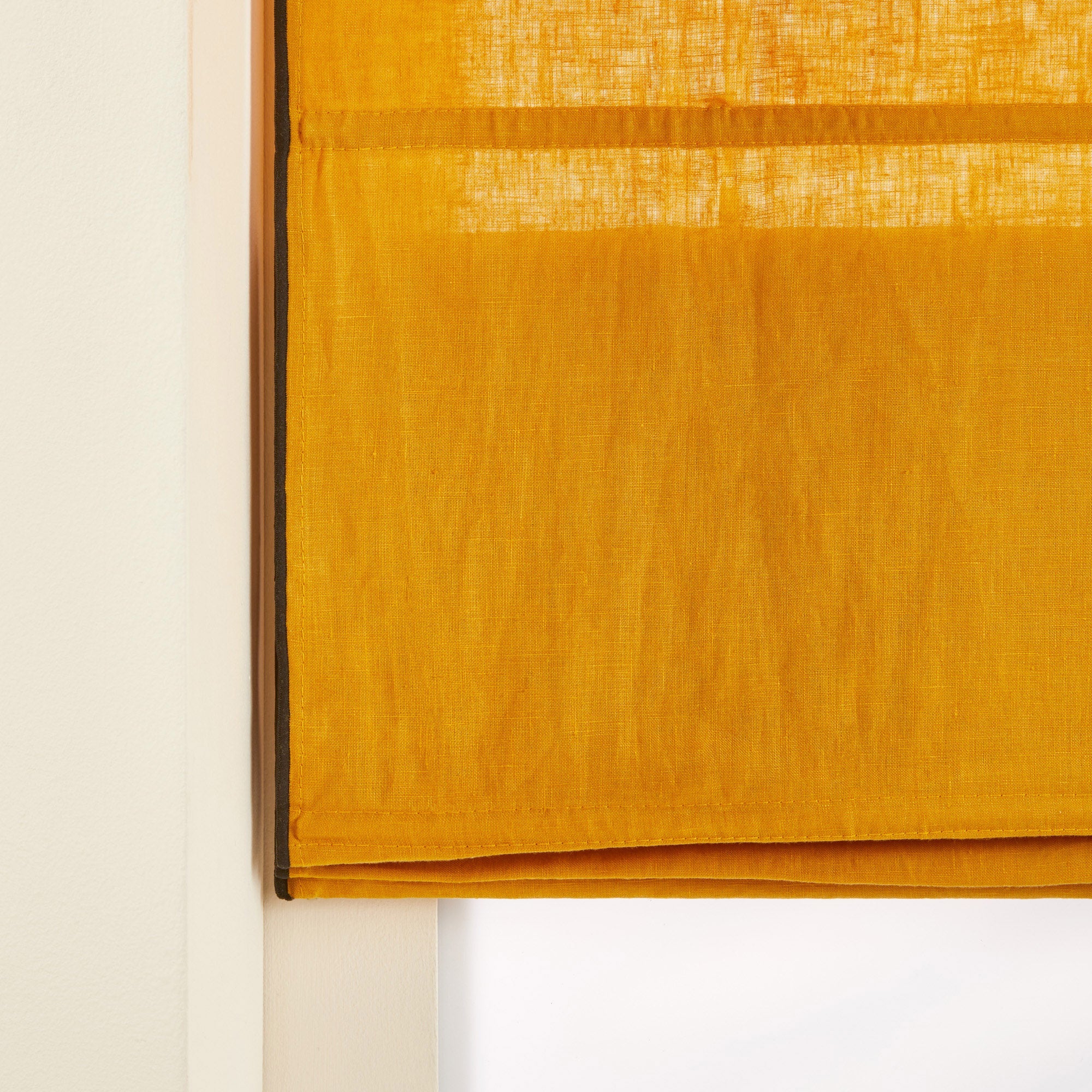 Store bateau CARLINA ocre et bourdon noir