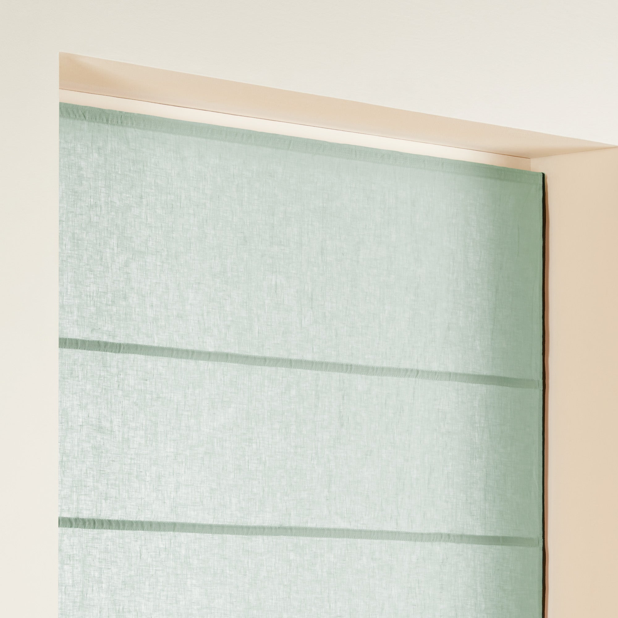 Store bateau CARLINA tilleul et bourdon noir