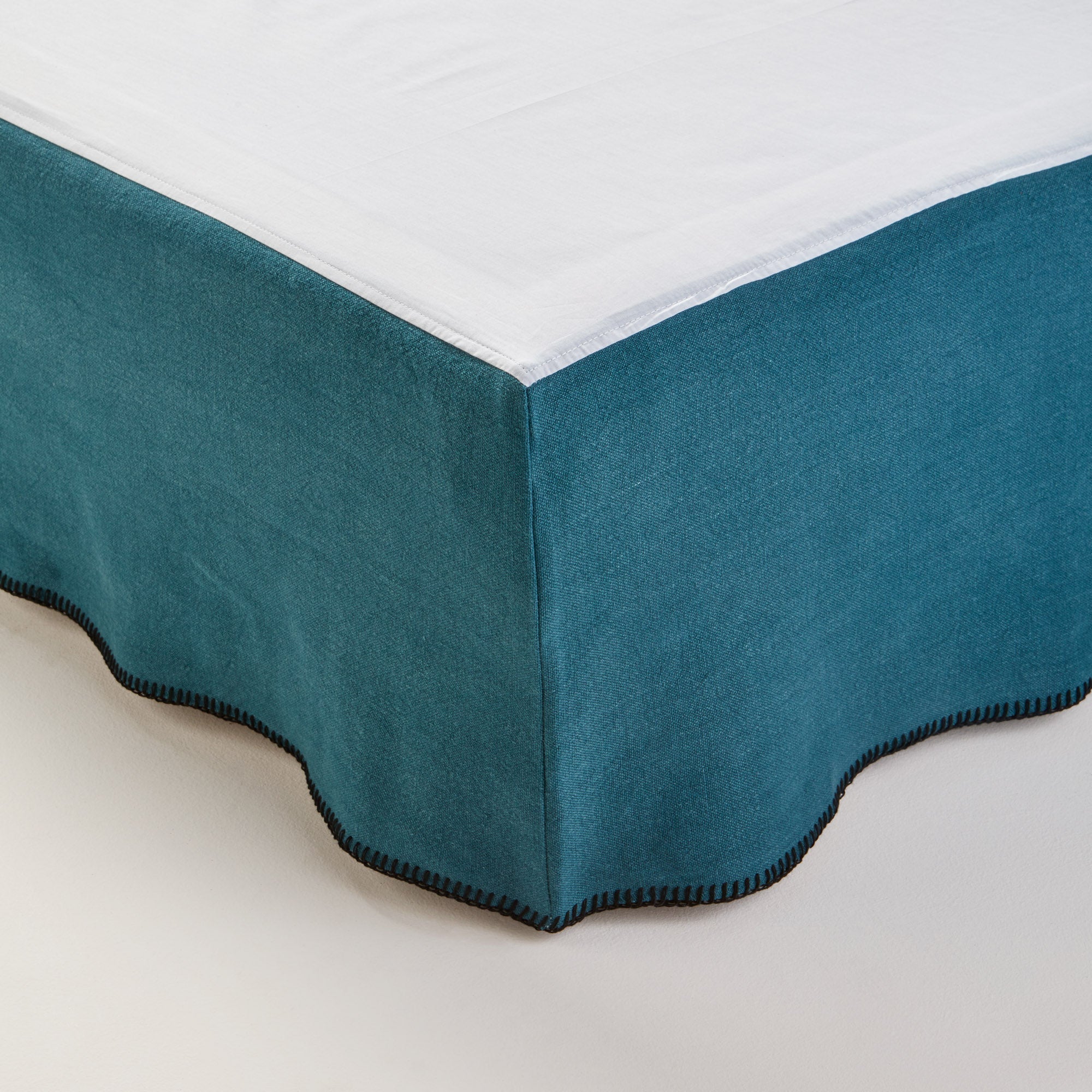 Cache sommier NINO indigo et feston noir