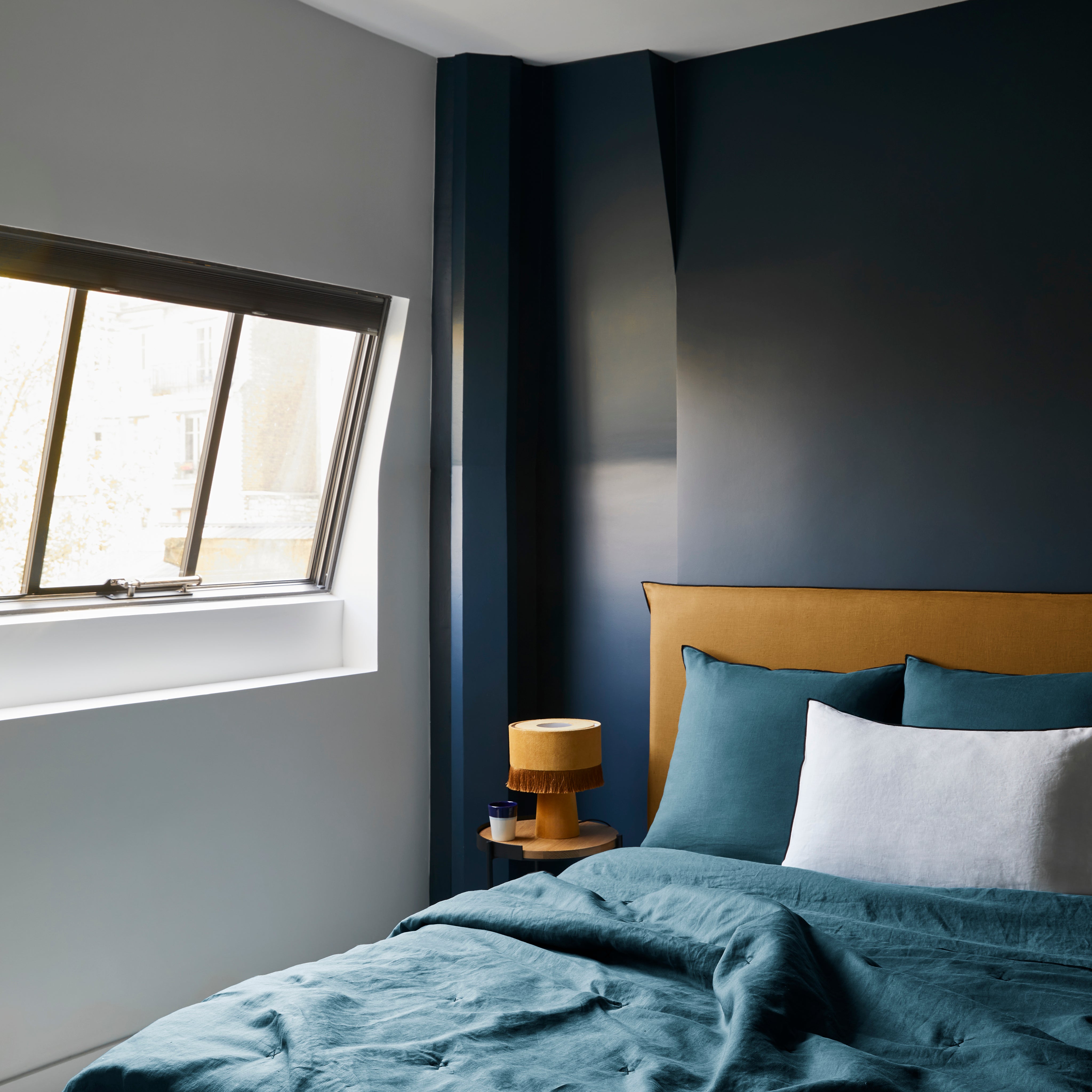 Couvre-lit matelassé CARLINA pétrole et bourdon noir