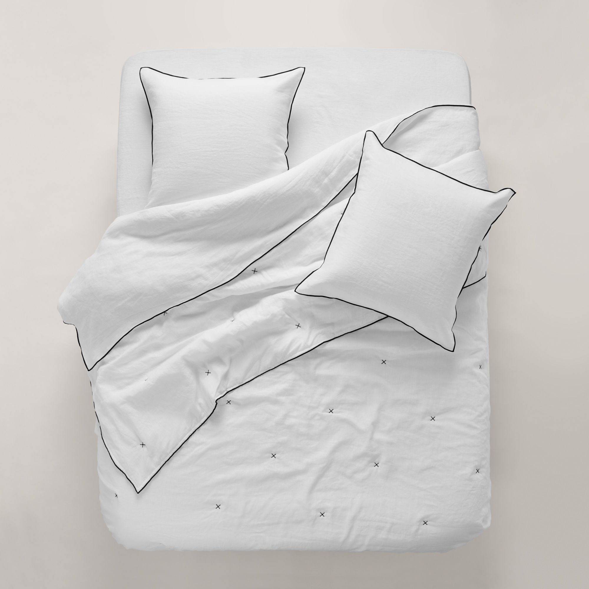 Couvre-lit matelassé CARLINA blanc pur et bourdon noir