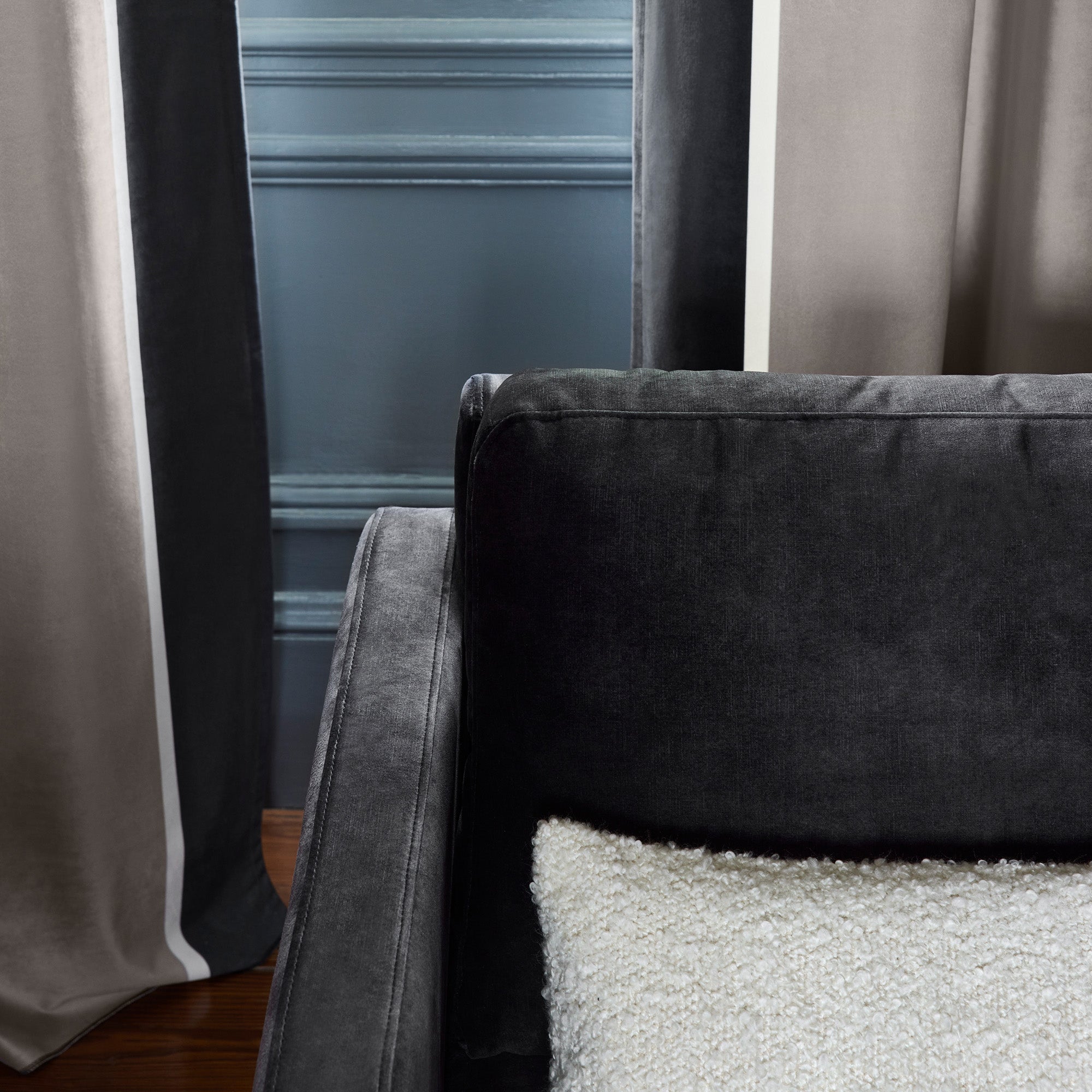 Fauteuil CESARE velours vintage graphite