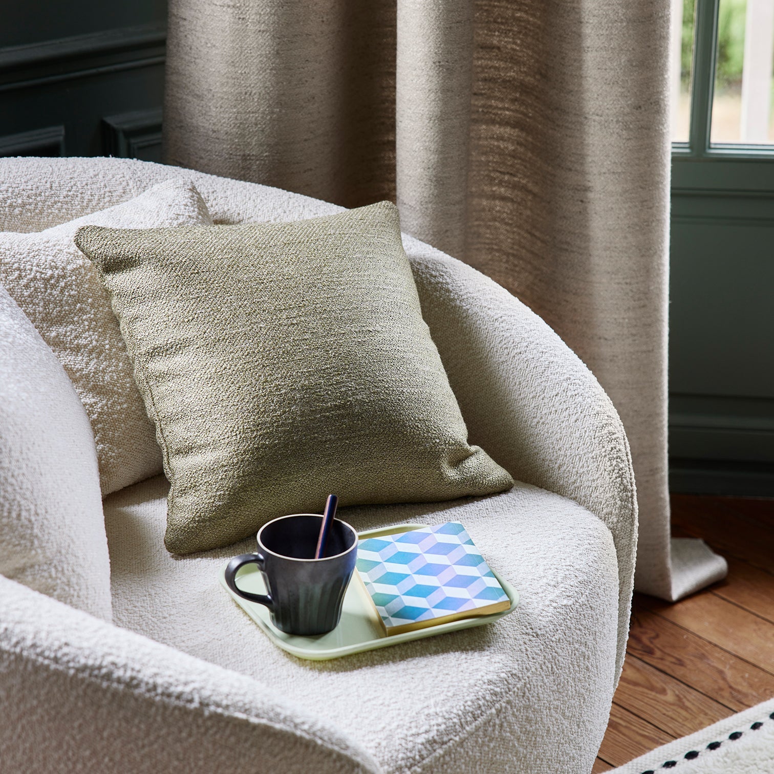 Fauteuil JULIKA écru bouclé