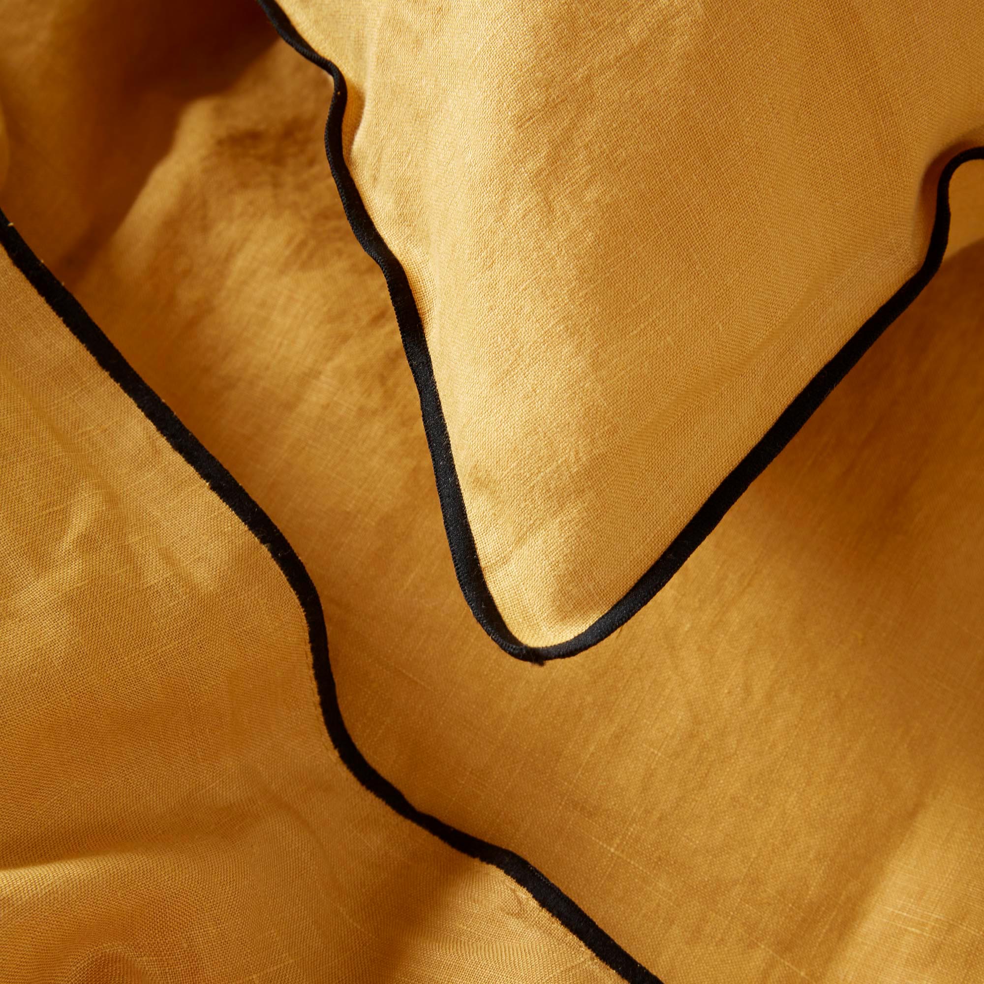 Housse de couette CARLINA ocre et bourdon noir
