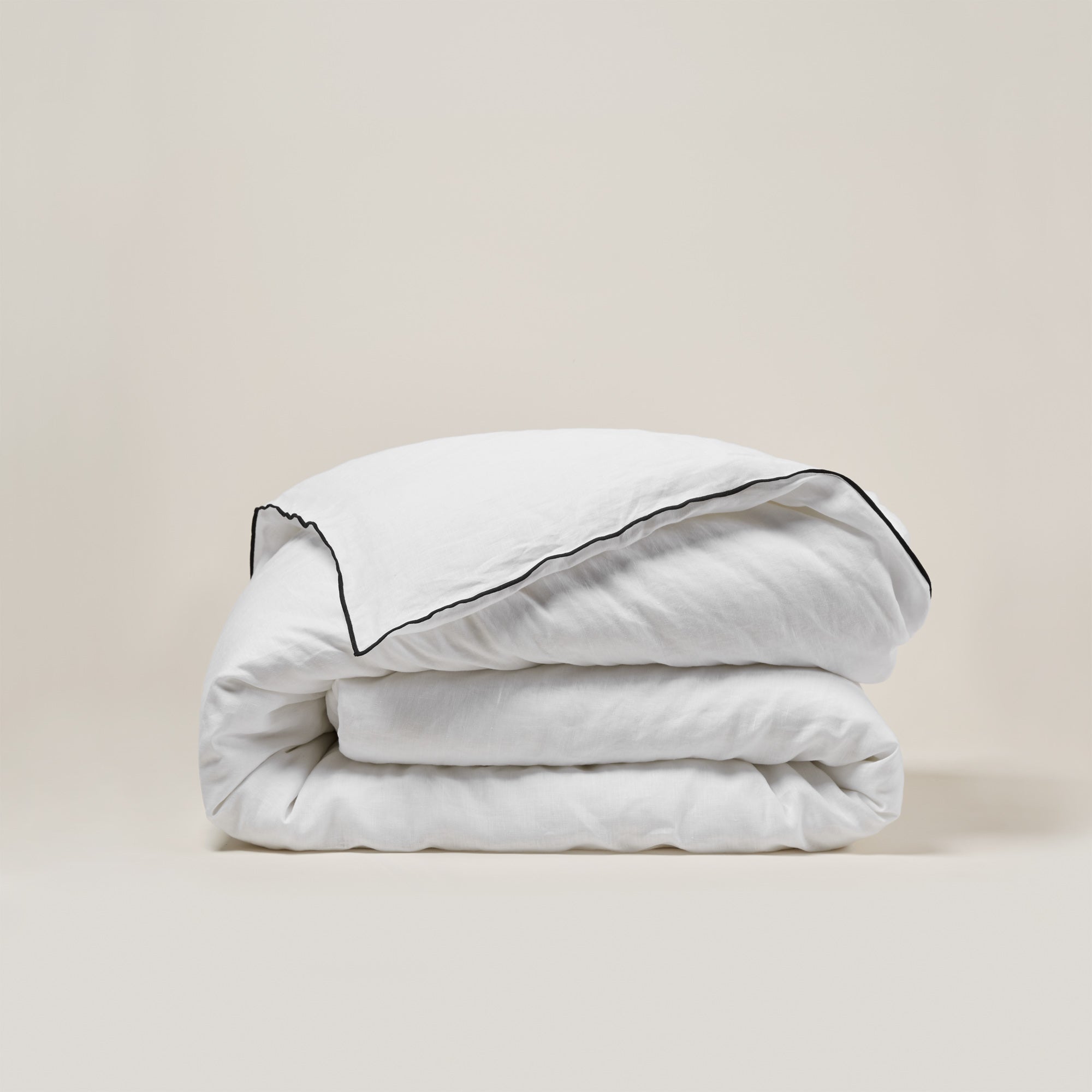 Housse de couette CARLINA blanc pur et bourdon noir