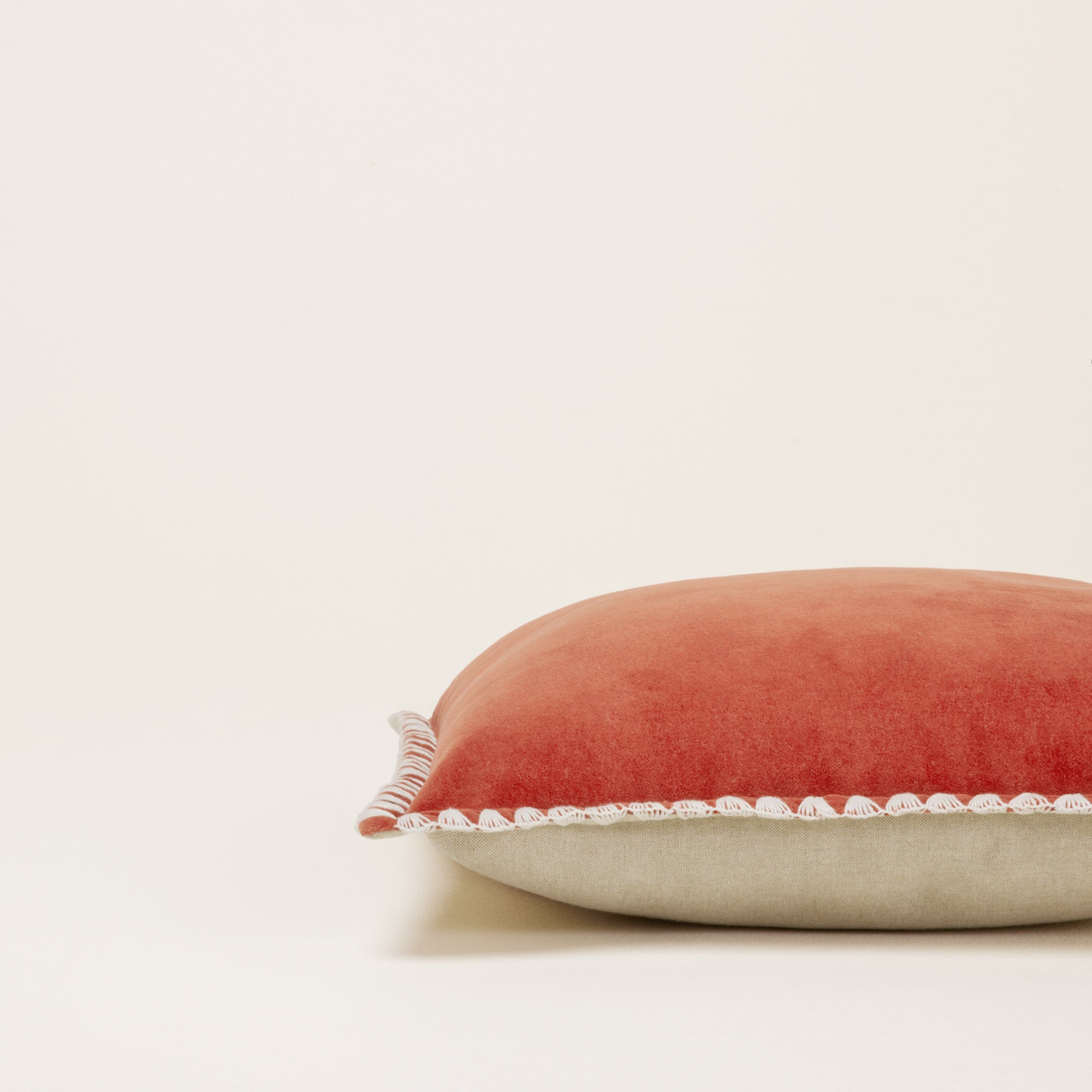 Housse de coussin ANJALI hibicus et naturel
