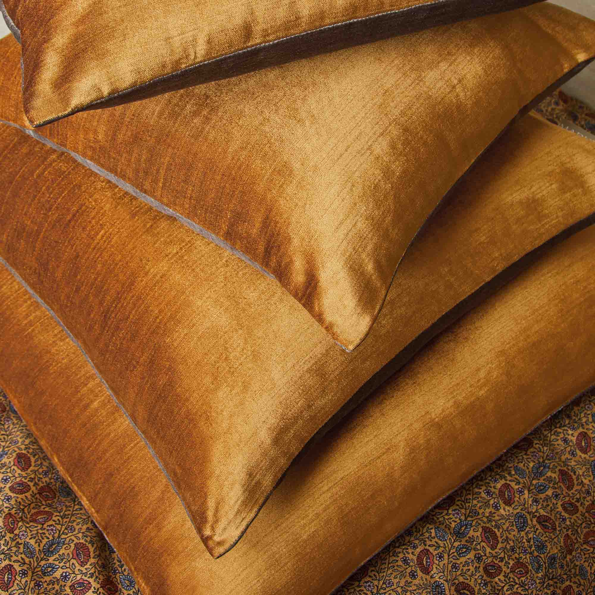 Housse de coussin CASTIGLIONE miel et taupe