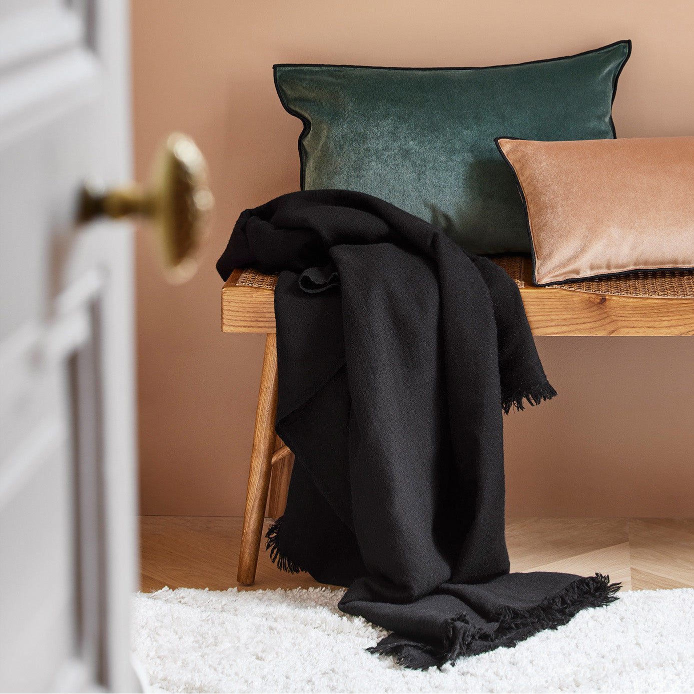 Housse de coussin DARIO kaki grisé et bourdon noir