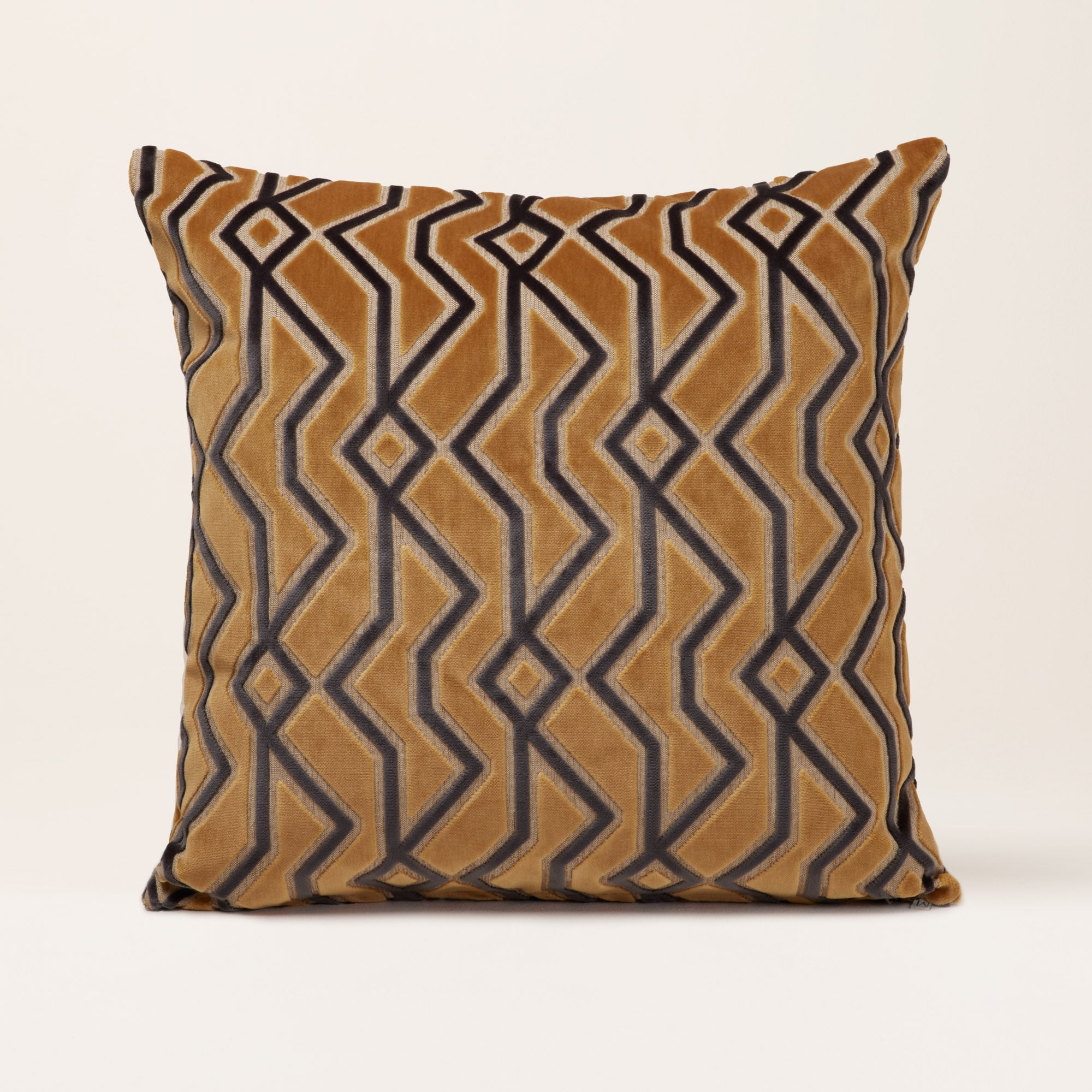 Housse de coussin KUMBO ocre et noir