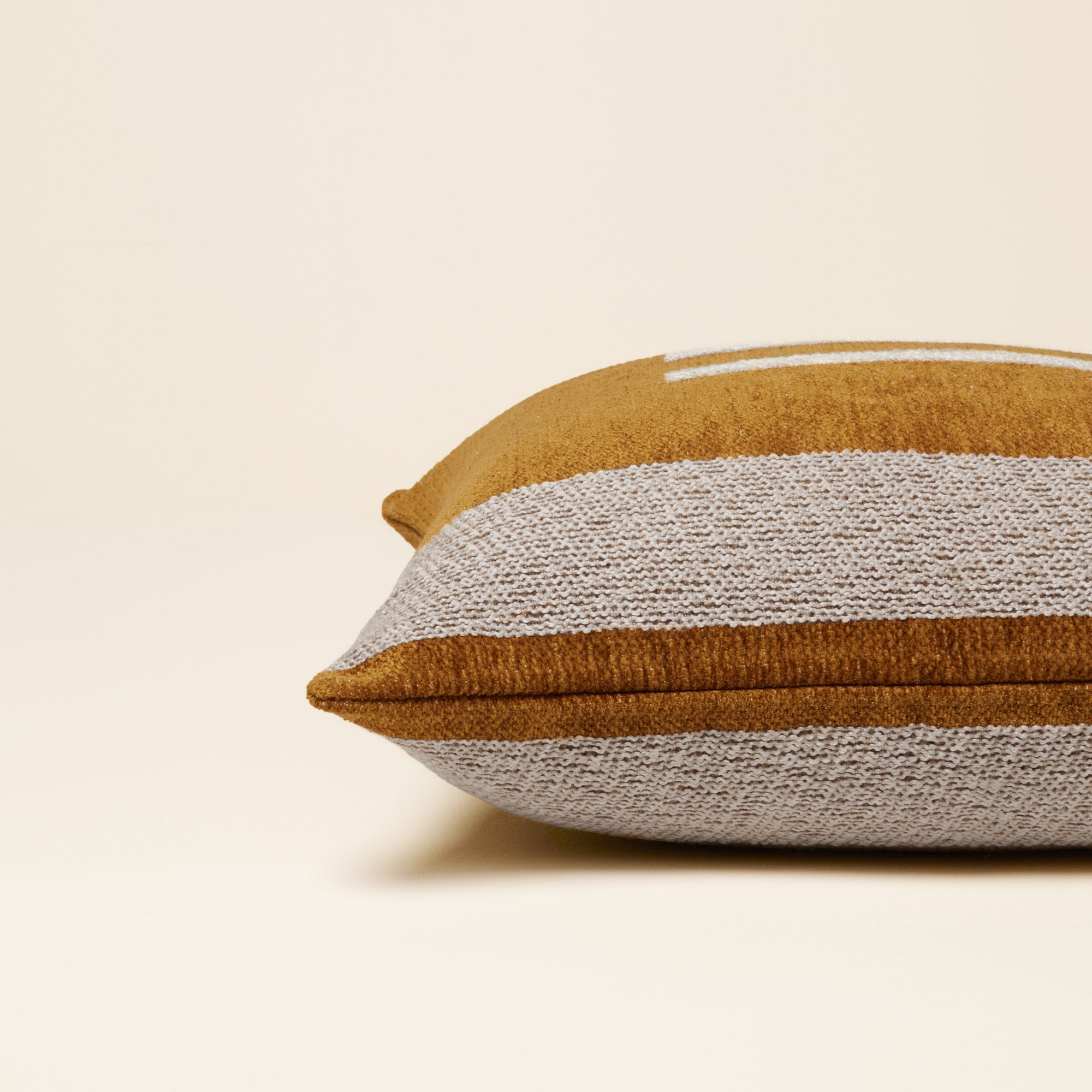 Housse de coussin NILS moutarde et naturel
