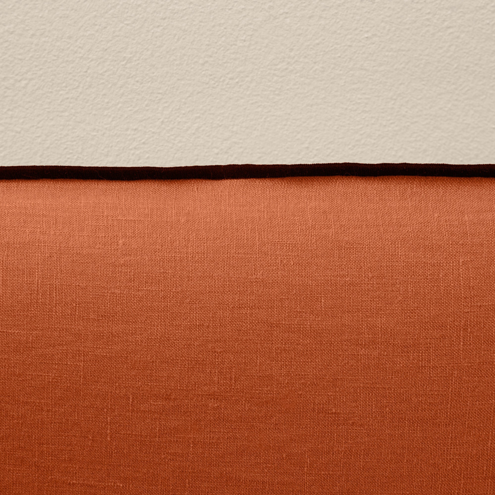 Housse de tête de lit CARLINA terracotta et bourdon noir