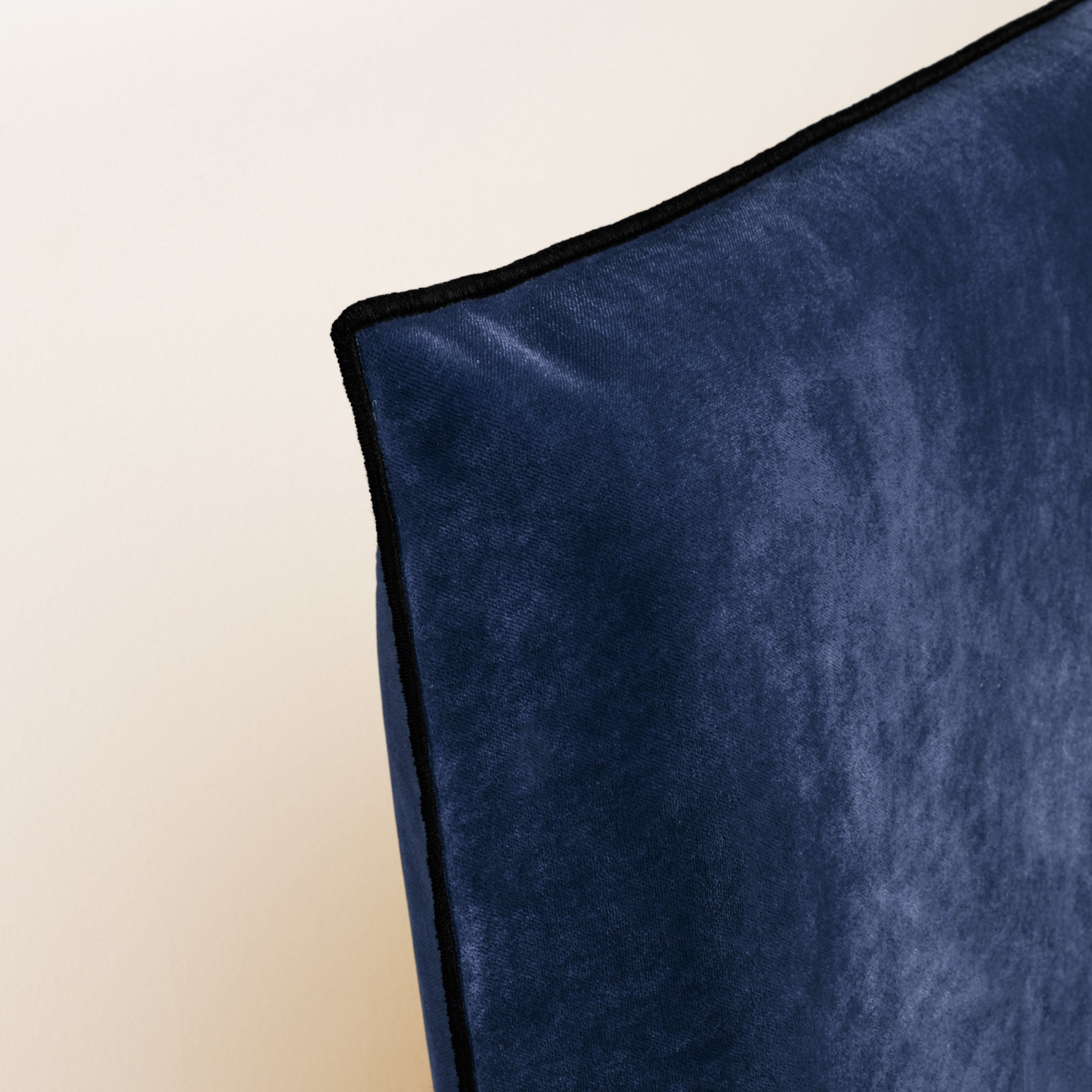 Housse de tête de lit DARIO bleu nuit et bourdon noir