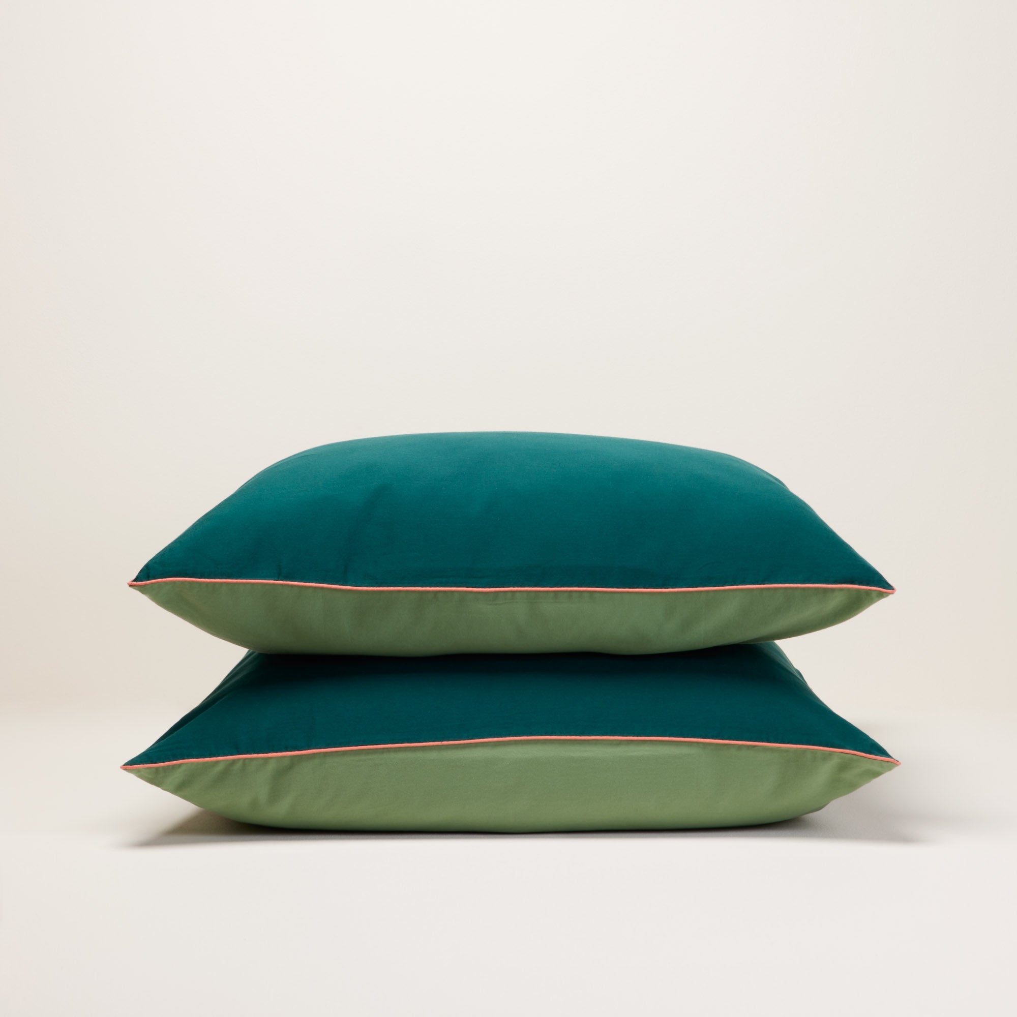 Lot de 2 taies d'oreiller ADEN vert loden et corail