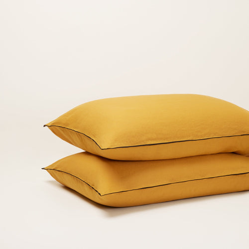Madura - Lot de 2 taies d'oreiller CARLINA ocre et bourdon noir