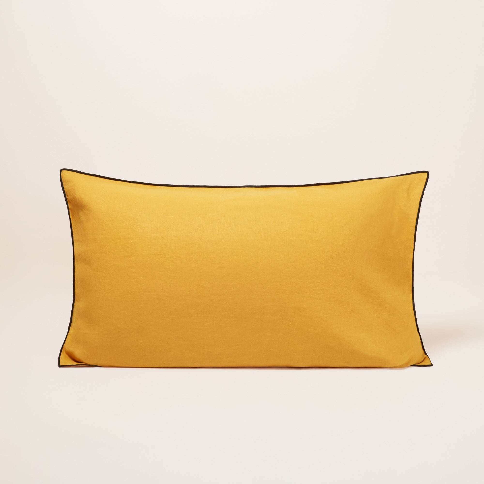 Lot de 2 taies d'oreiller CARLINA ocre et bourdon noir