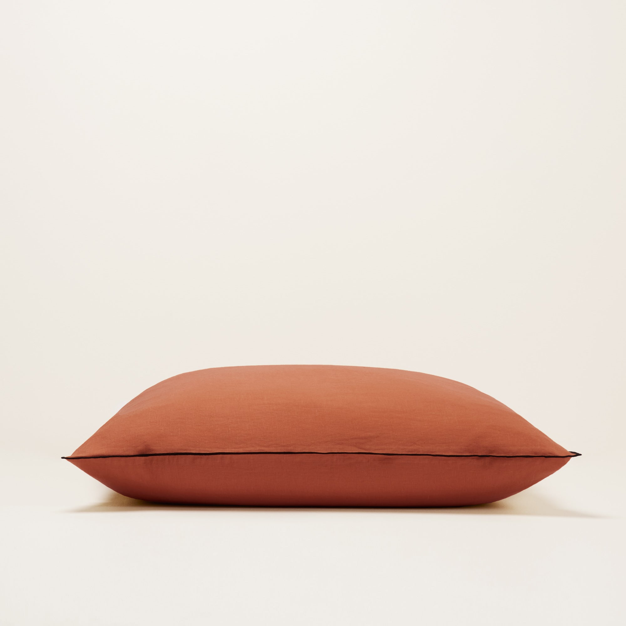 Lot de 2 taies d'oreiller CARLINA terracotta et bourdon noir