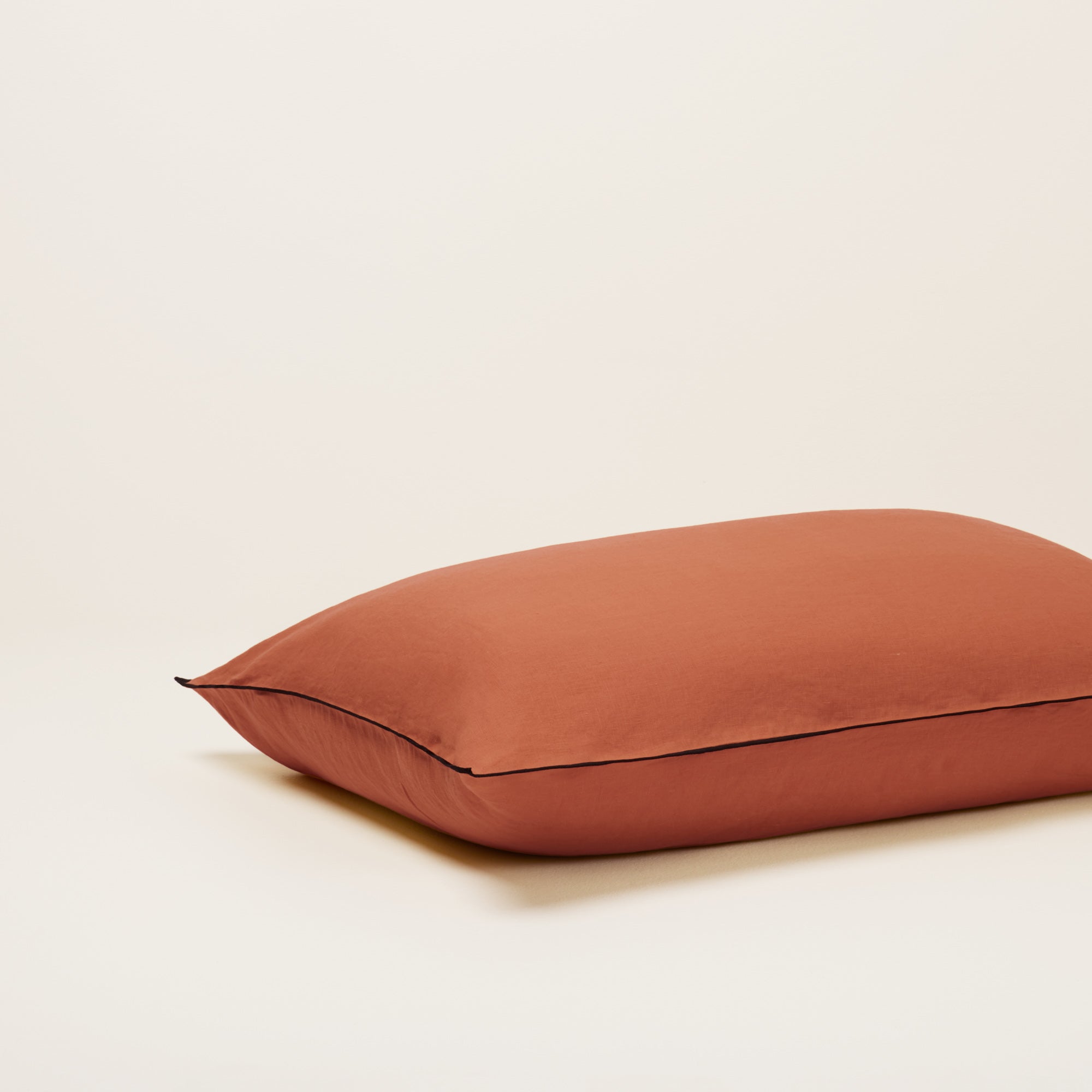 Lot de 2 taies d'oreiller CARLINA terracotta et bourdon noir