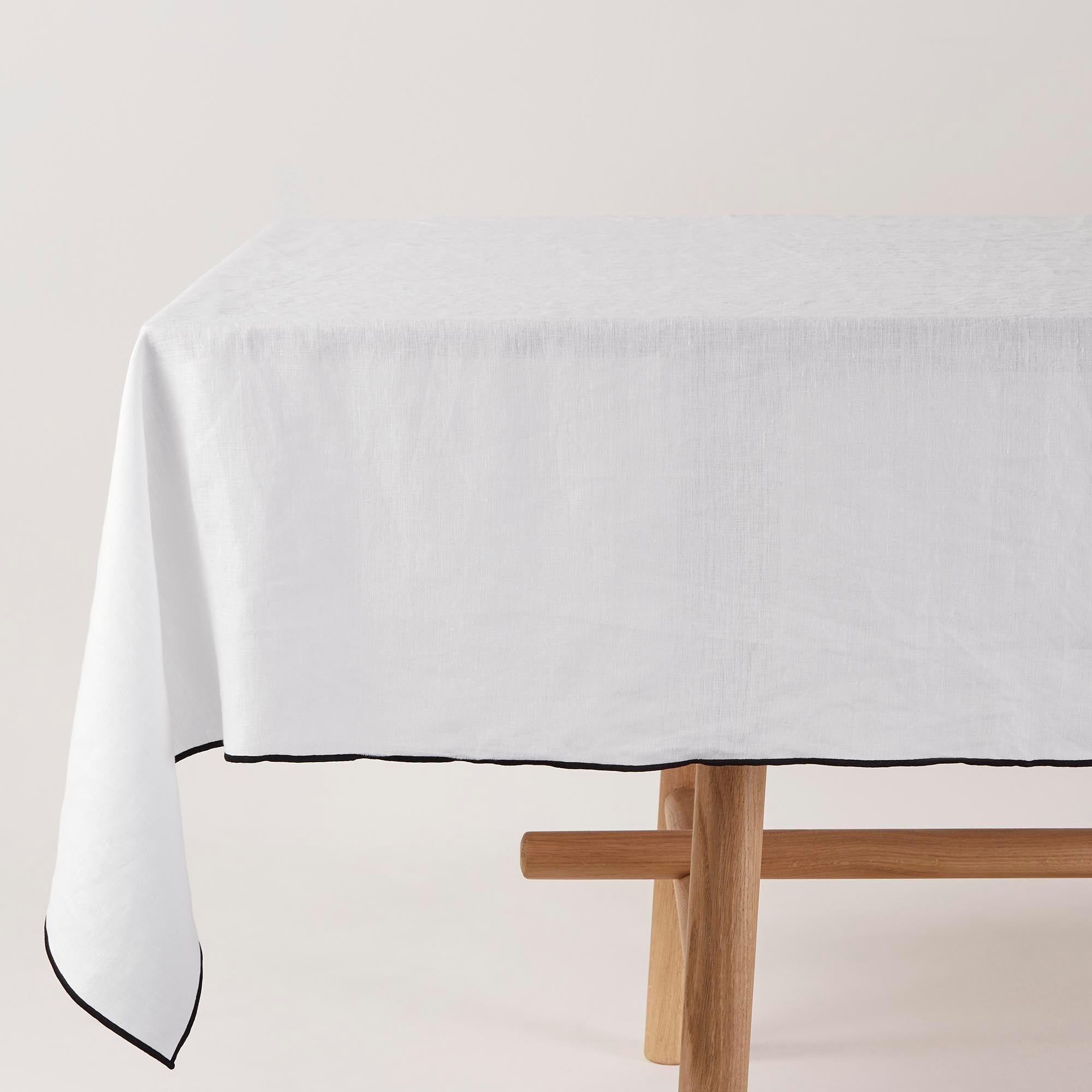 Nappe carrée CARLINA blanc pur et bourdon noir
