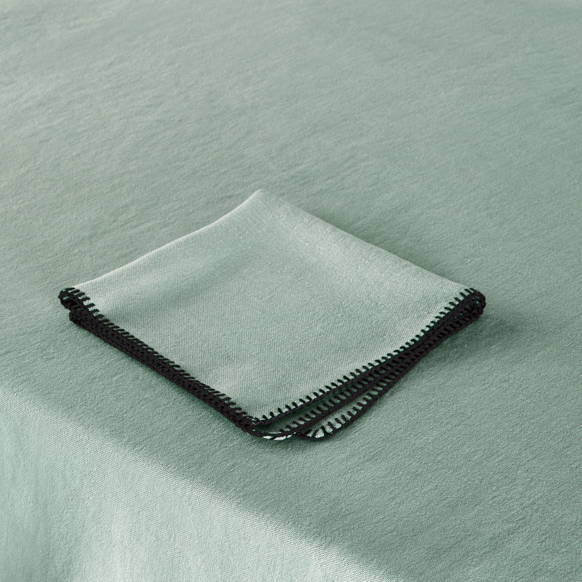 Nappe rectangulaire NINO vert de gris et feston noir