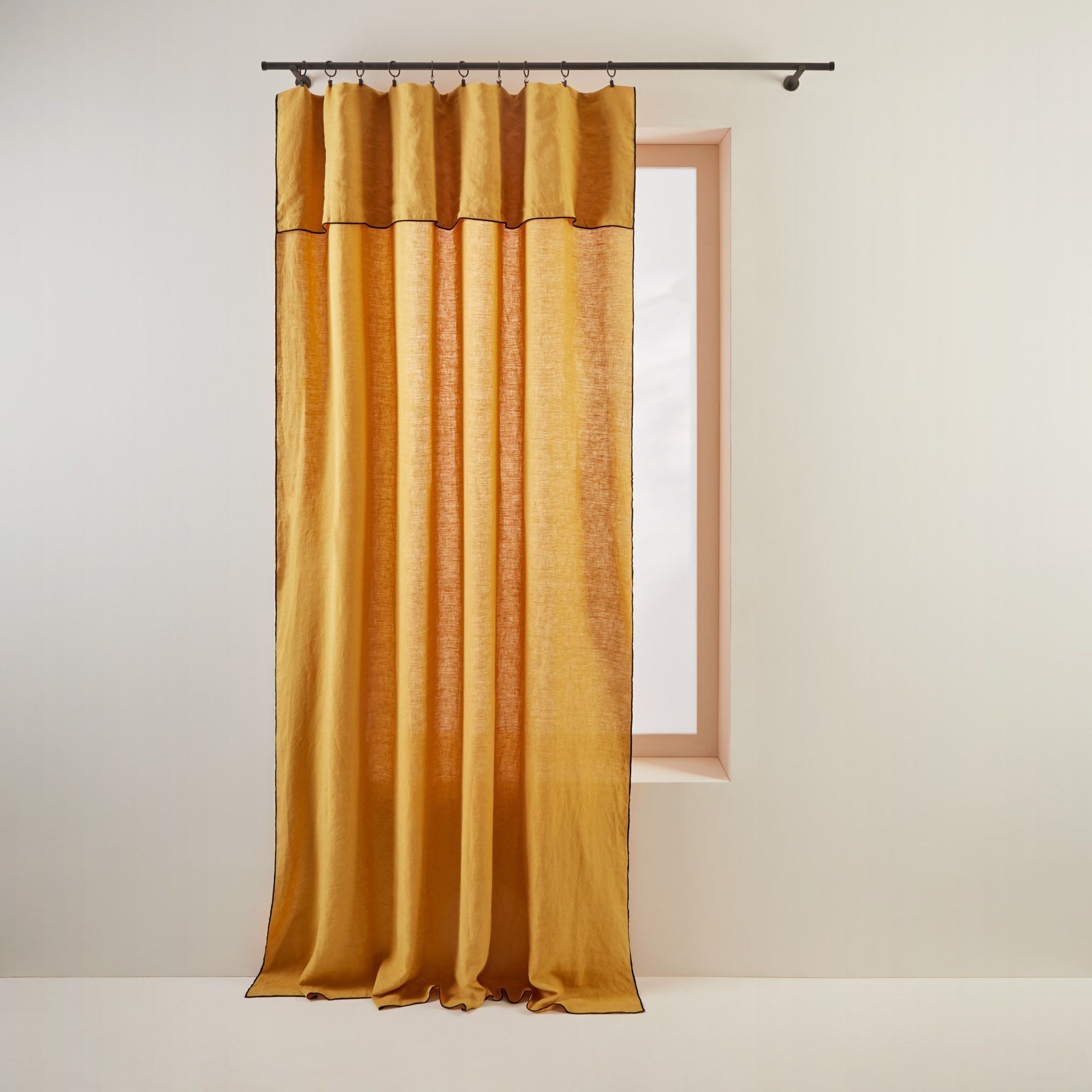 Panneau CARLINA ocre et bourdon noir