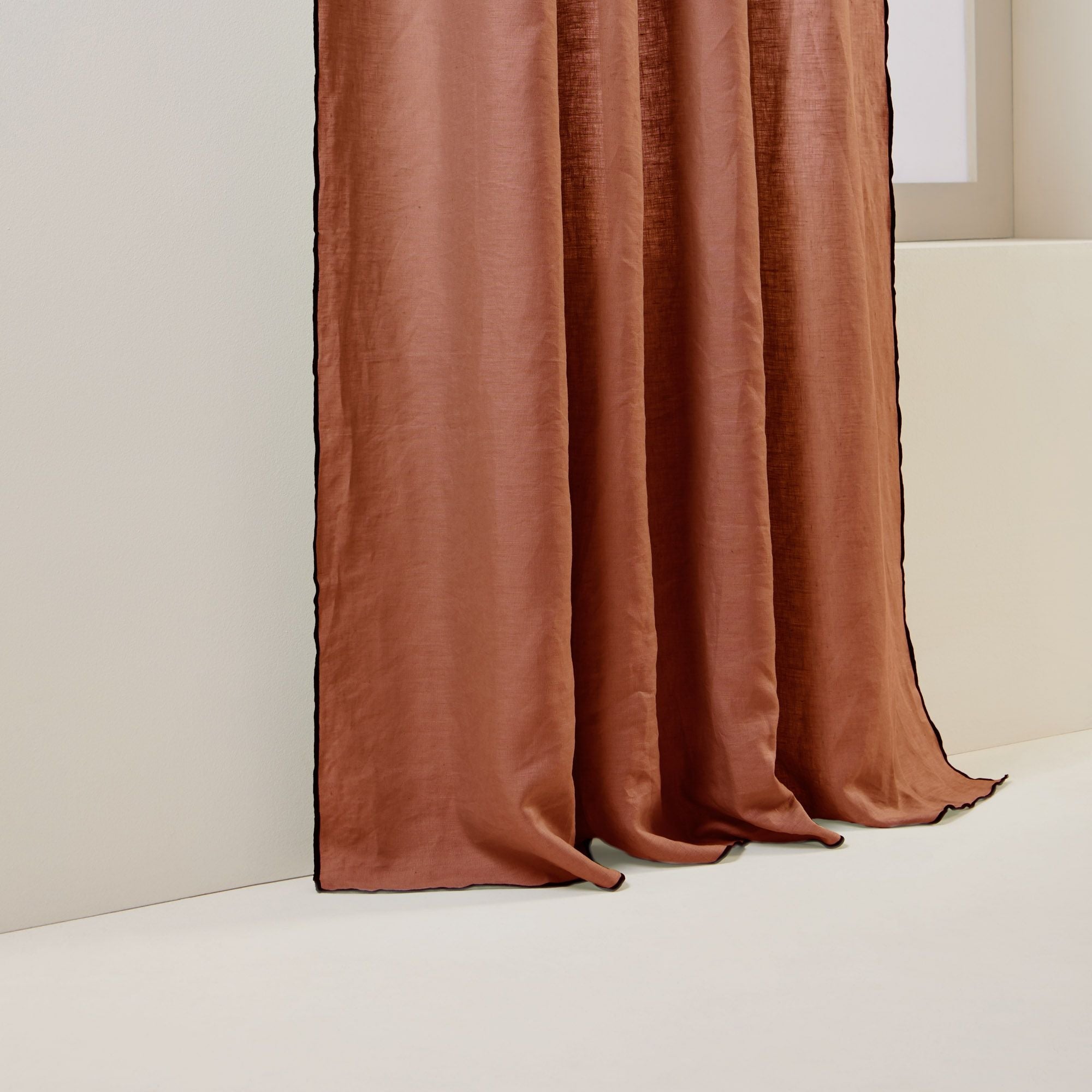 Panneau CARLINA terracotta et bourdon noir