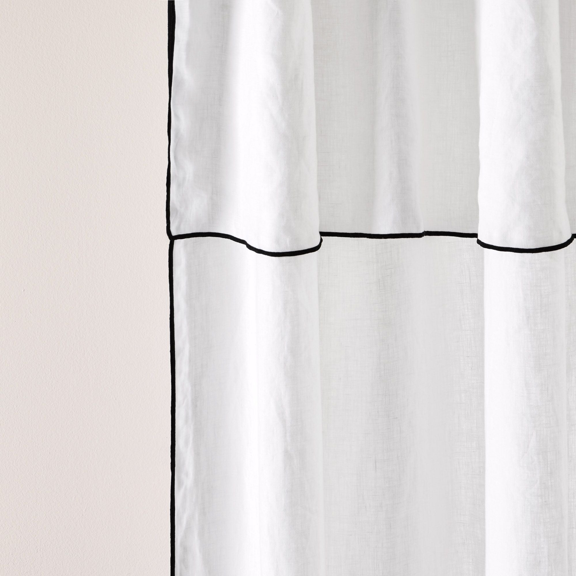 Panneau CARLINA blanc pur et bourdon noir | listing_hover