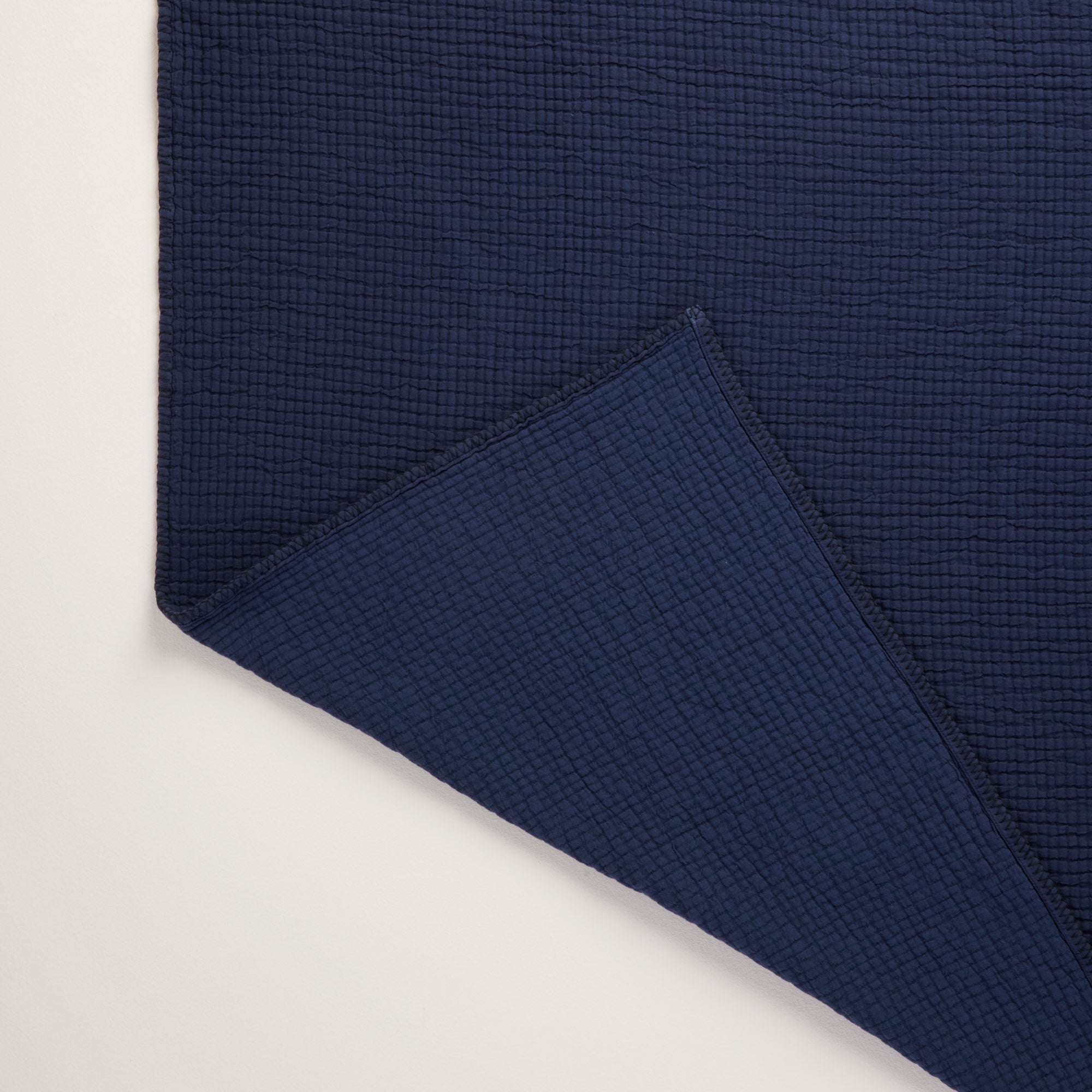 Plaid ILARIO encre bleue et feston noir