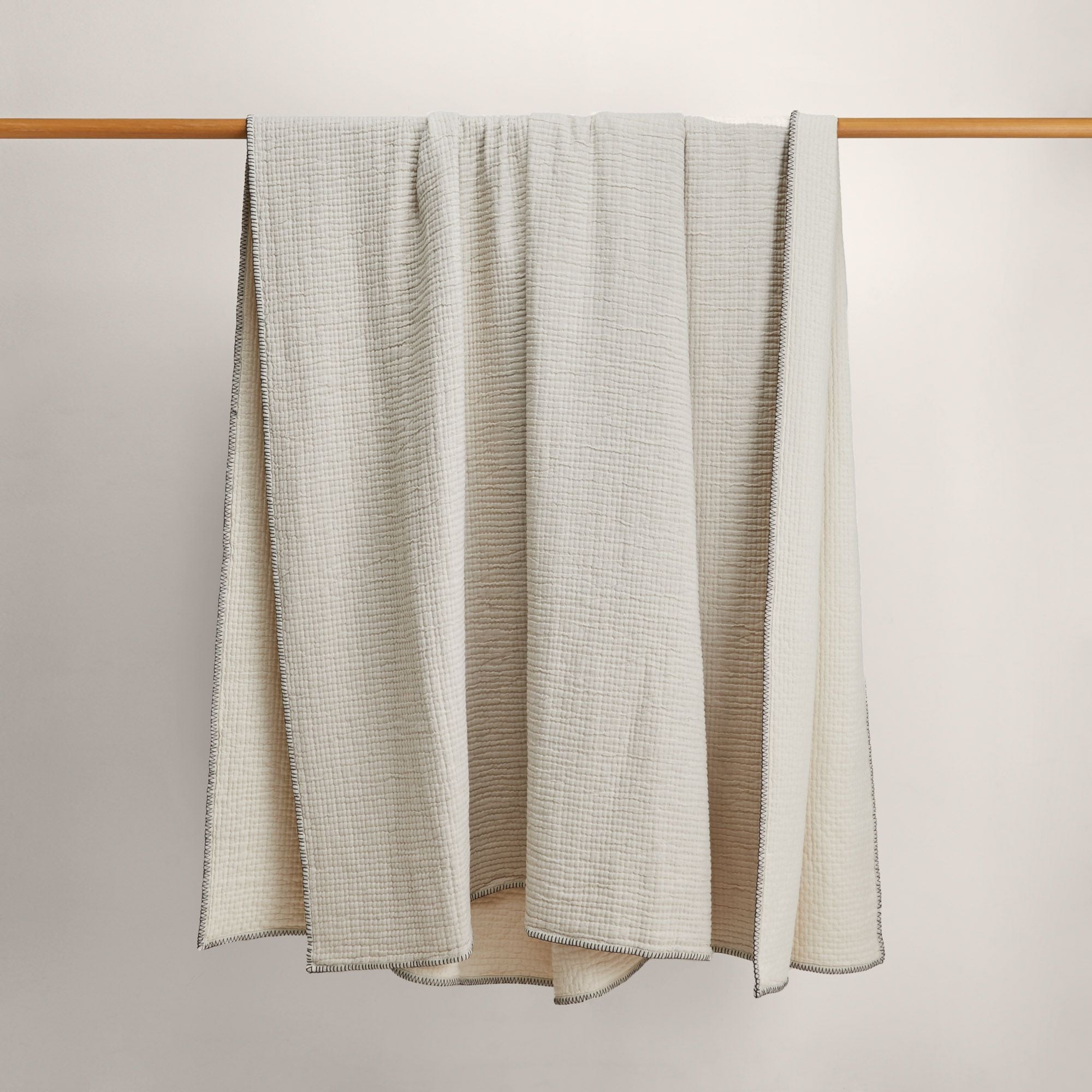Plaid ILARIO naturel et feston noir