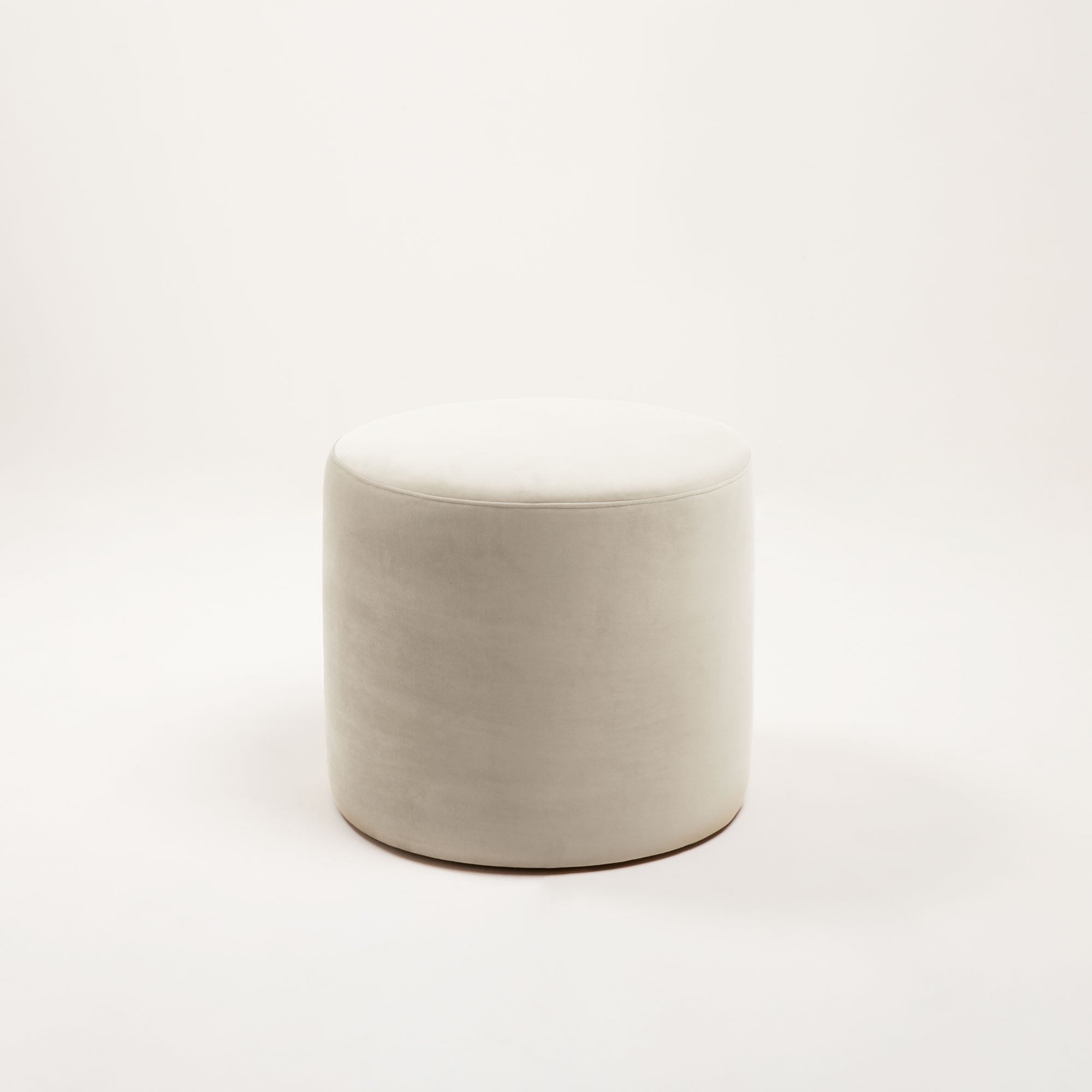Pouf ROMEO velours vintage calcaire