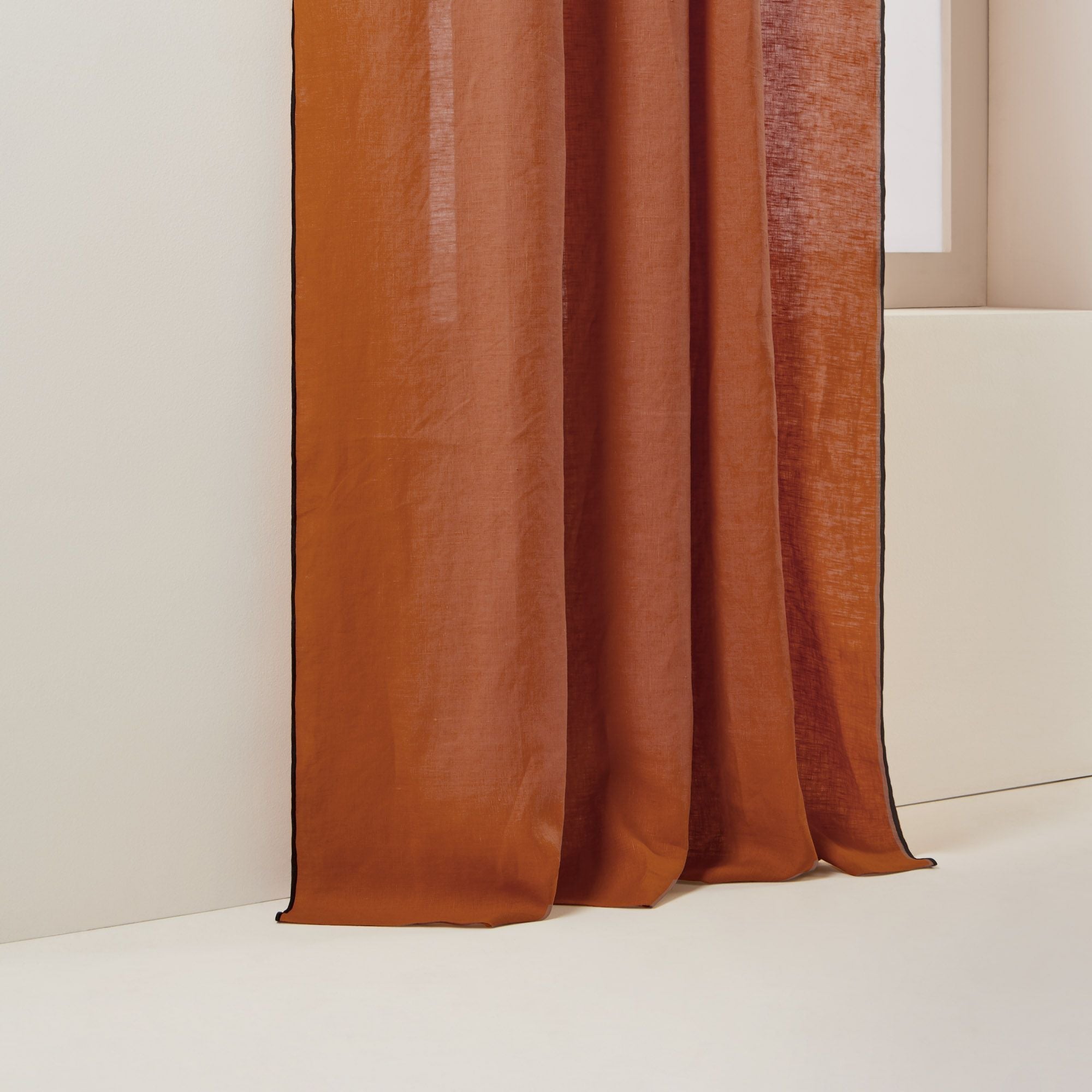 Rideau à galon fronceur CARLINA terracotta et bourdon noir
