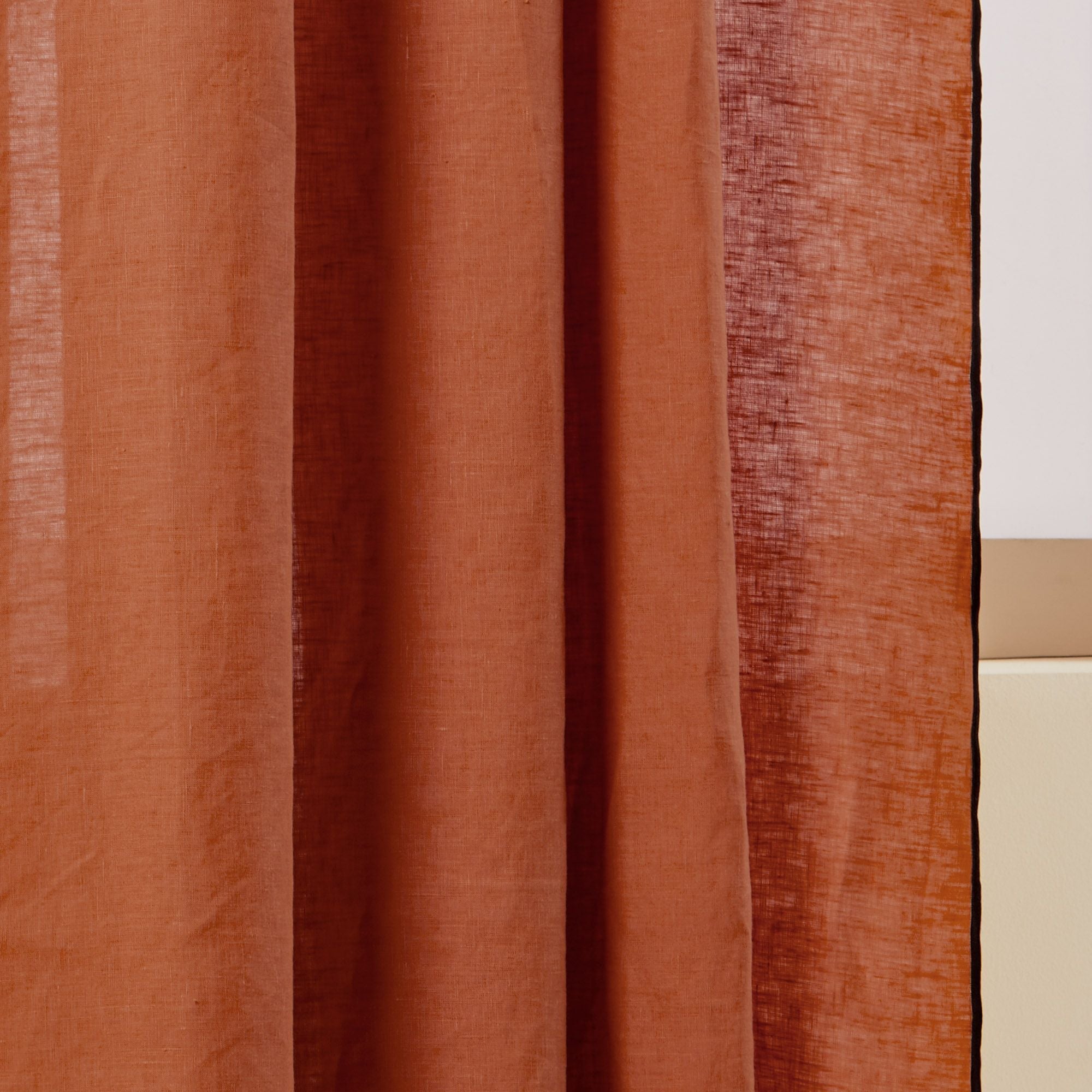 Rideau à galon fronceur CARLINA terracotta et bourdon noir