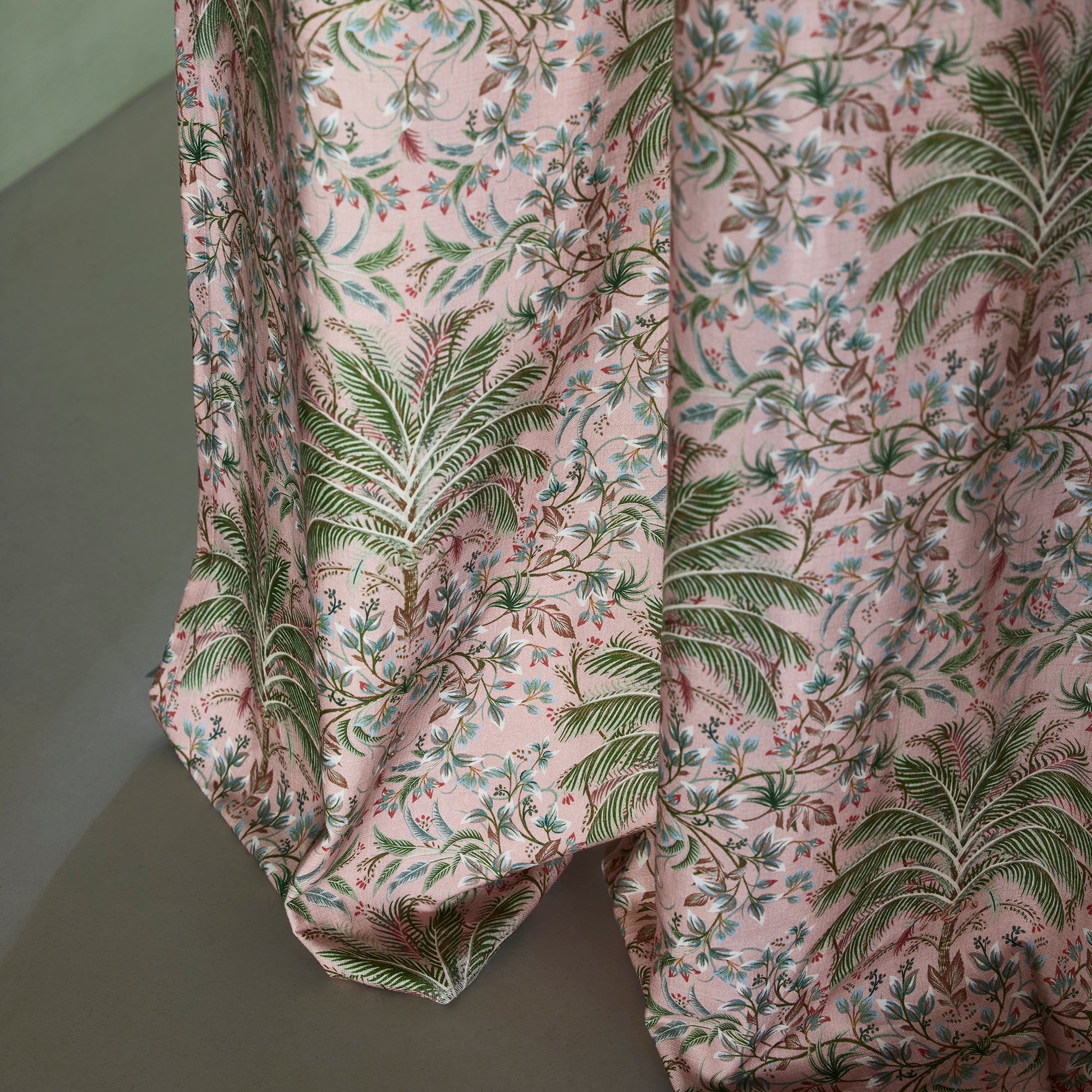 Rideau à oeillets dorés UBARI rose pétale et vert