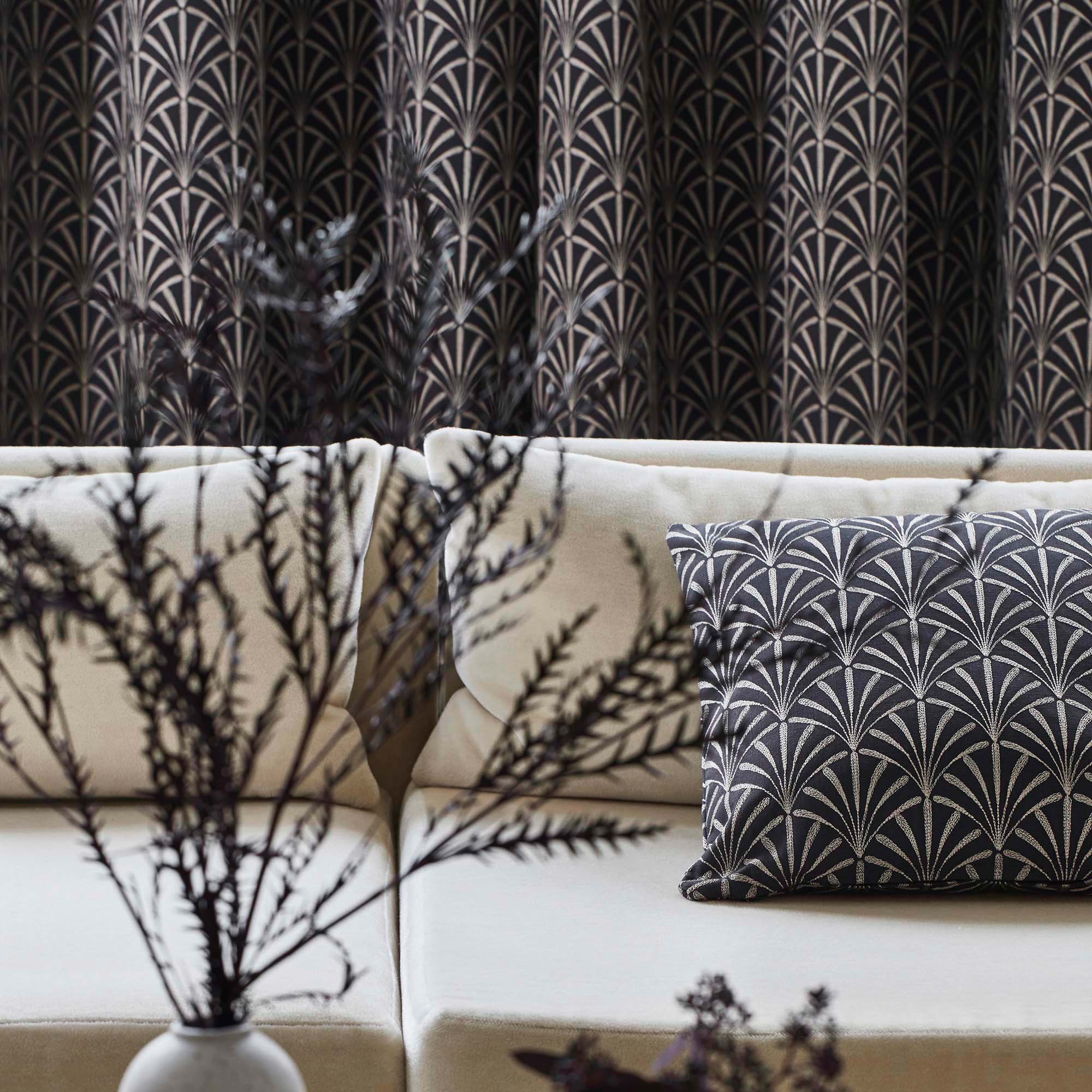 Rideau à oeillets noirs doublé ARDECO noir et nickel