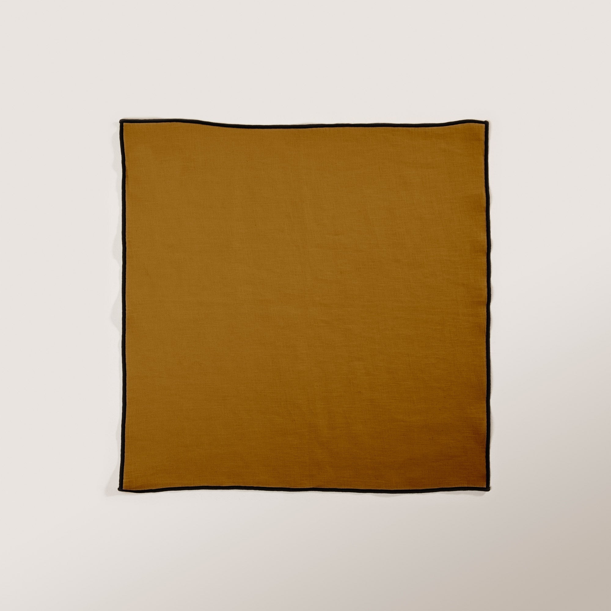 Serviette de table CARLINA bronze et bourdon noir