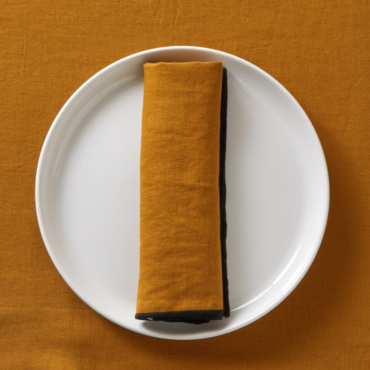 Serviette de table CARLINA bronze et bourdon noir