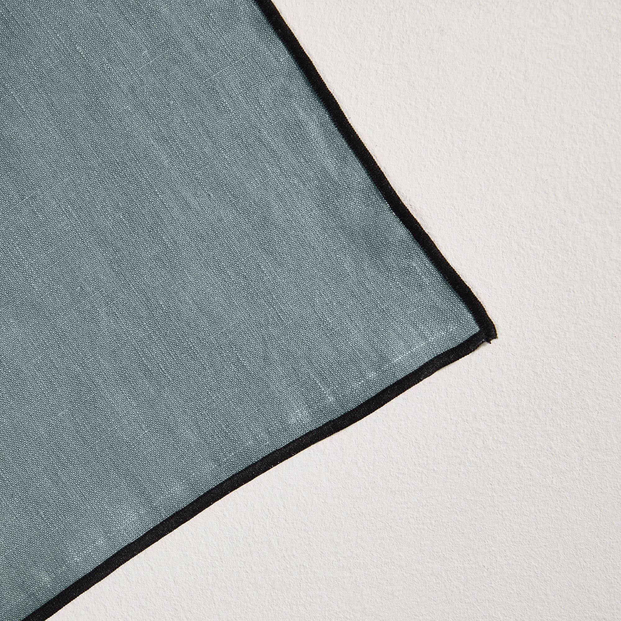 Serviette de table CARLINA vert de gris et bourdon noir
