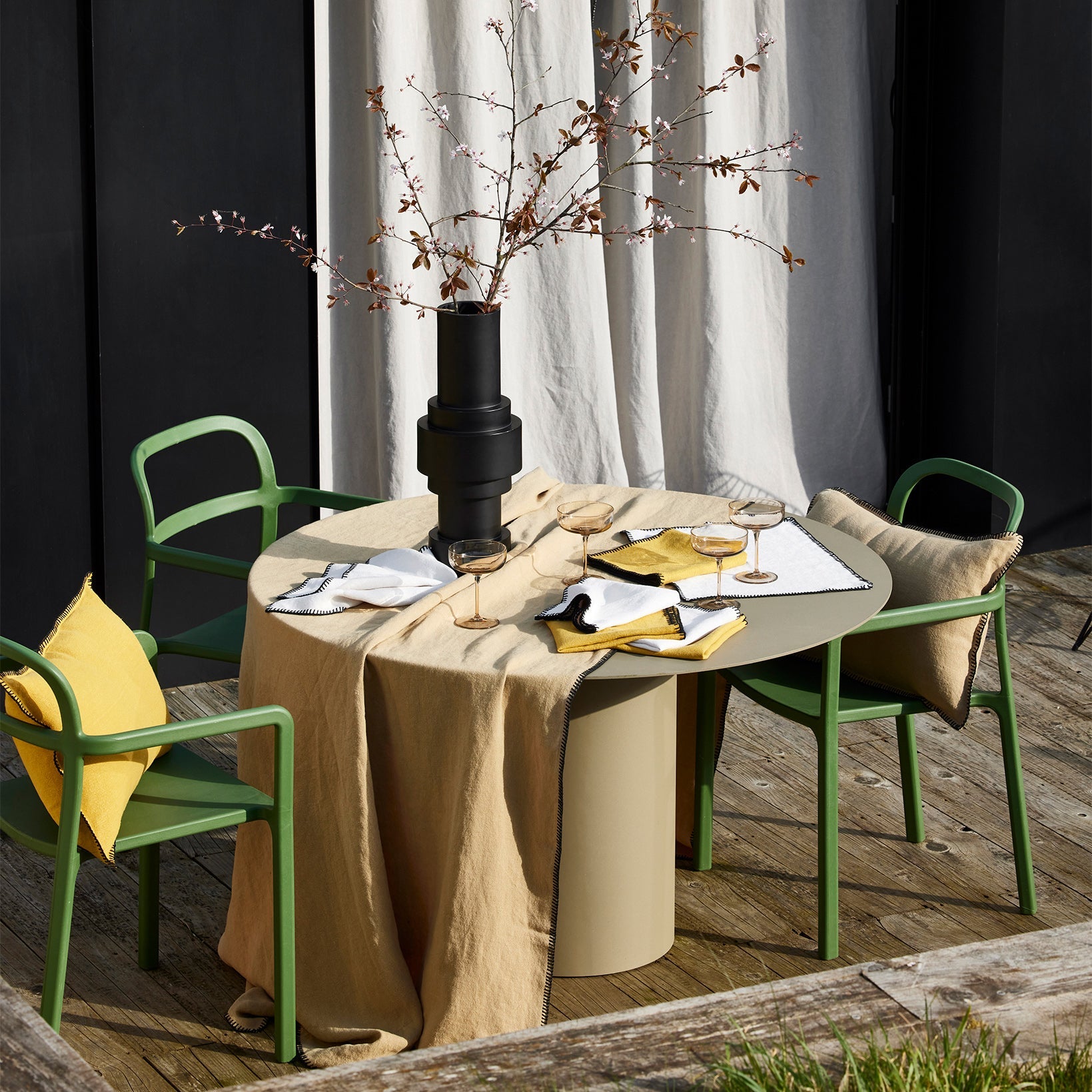 Serviette de table NINO ocre et feston noir
