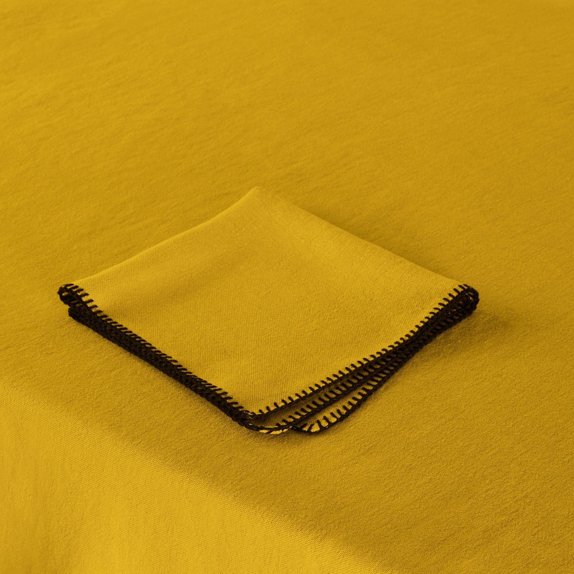 Serviette de table NINO ocre et feston noir