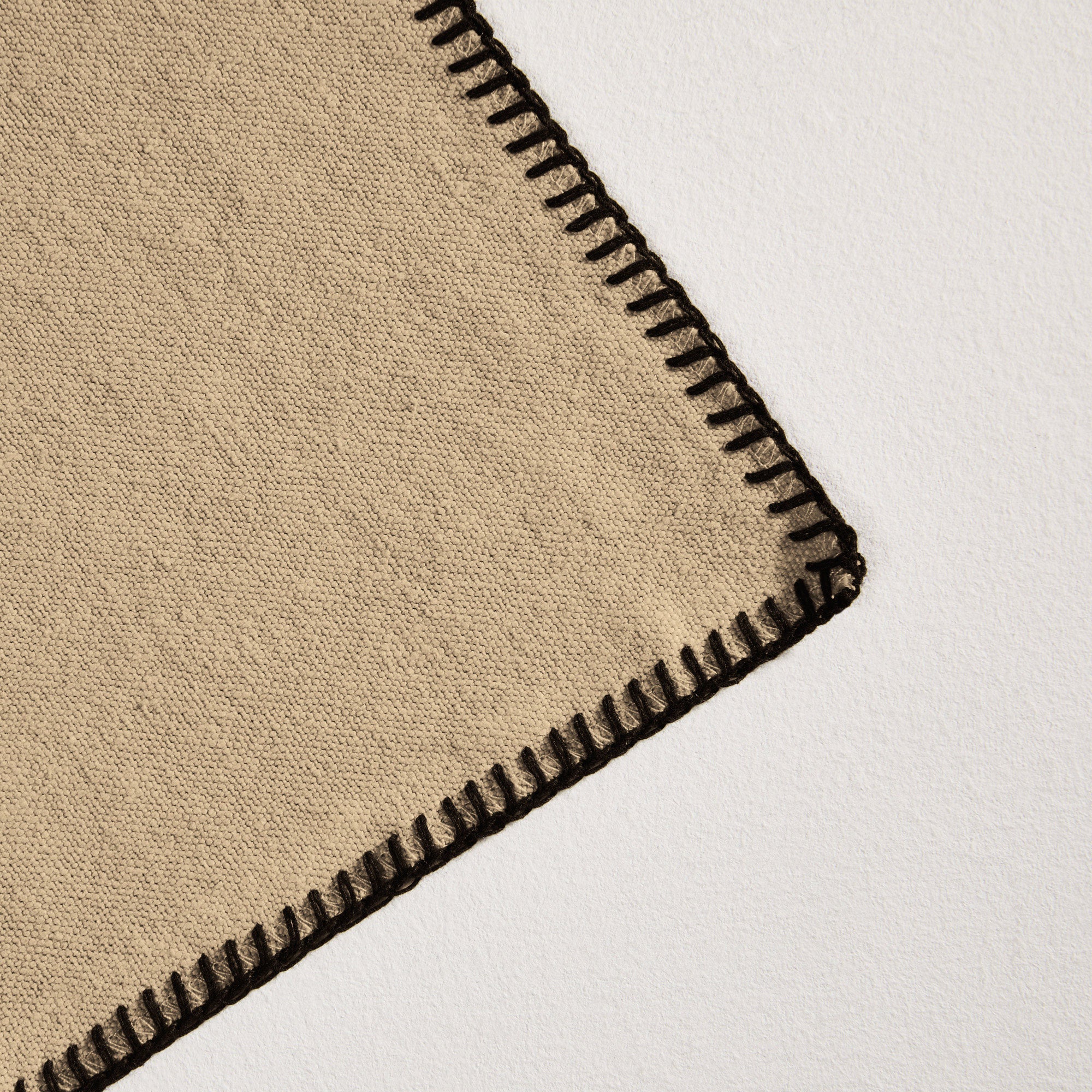 Serviette de table NINO seigle et feston noir