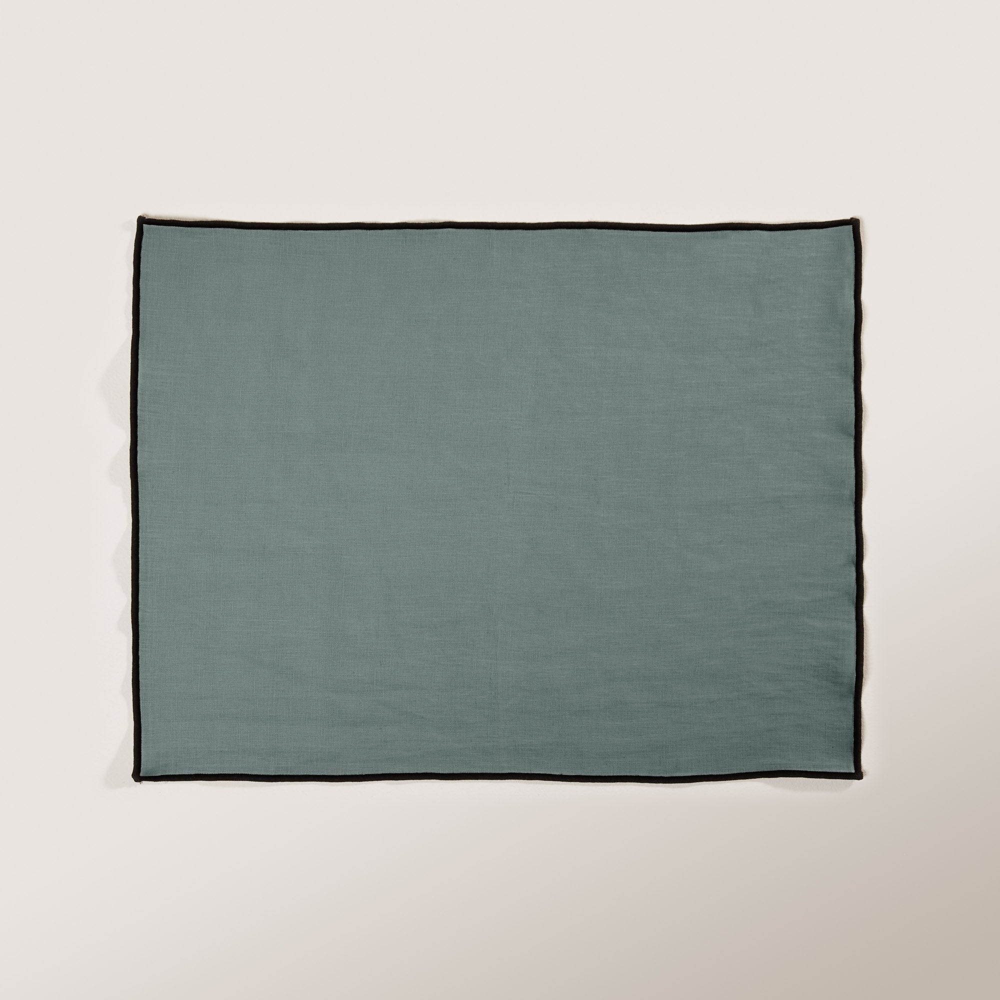 Set de table CARLINA vert de gris et bourdon noir