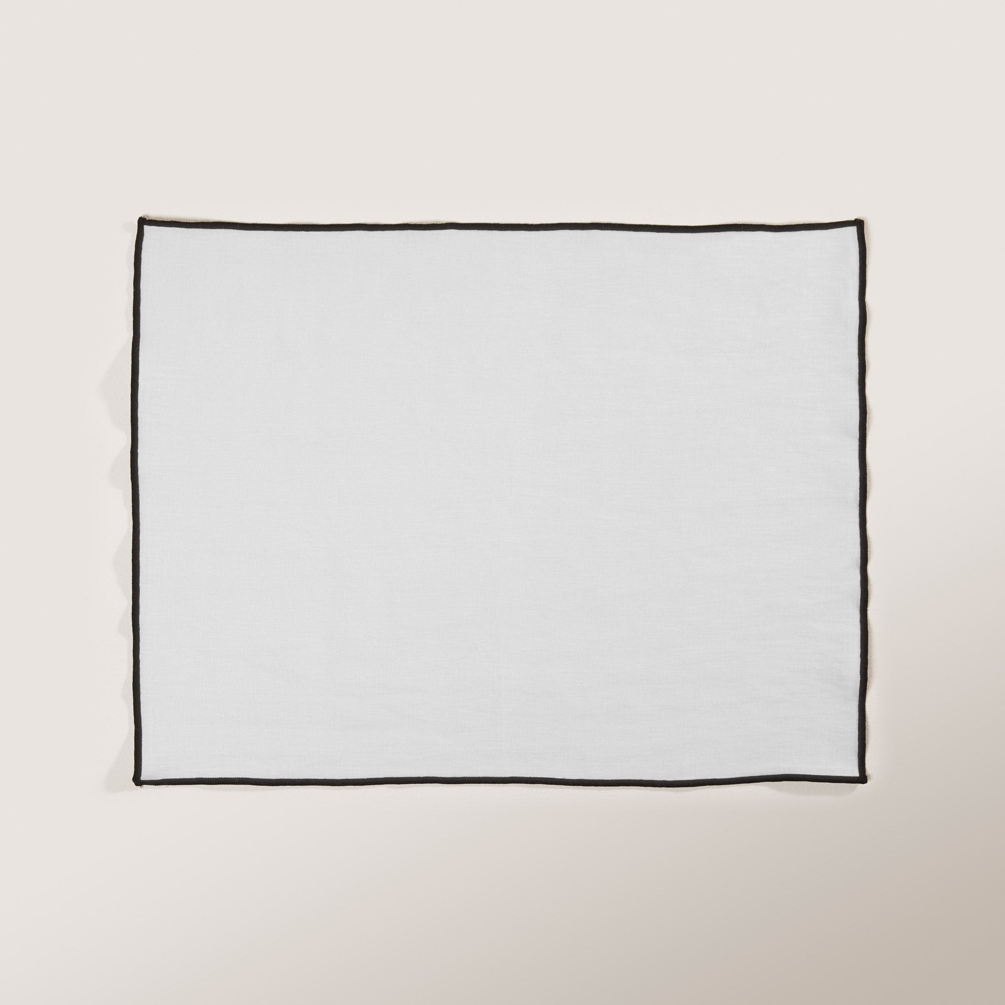 Set de table CARLINA blanc pur et bourdon noir
