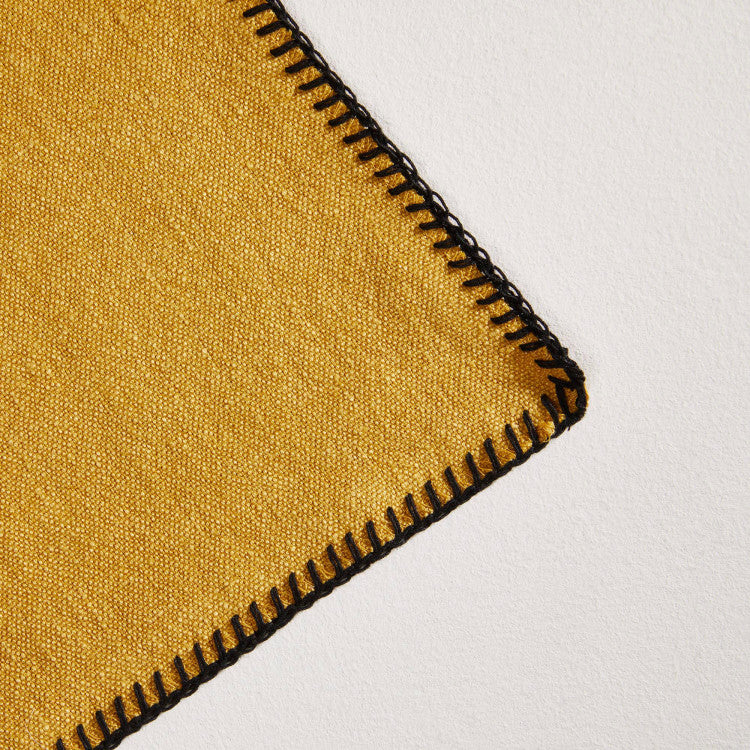 Set de table NINO ocre et feston noir