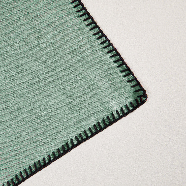 Set de table NINO vert de gris et feston noir