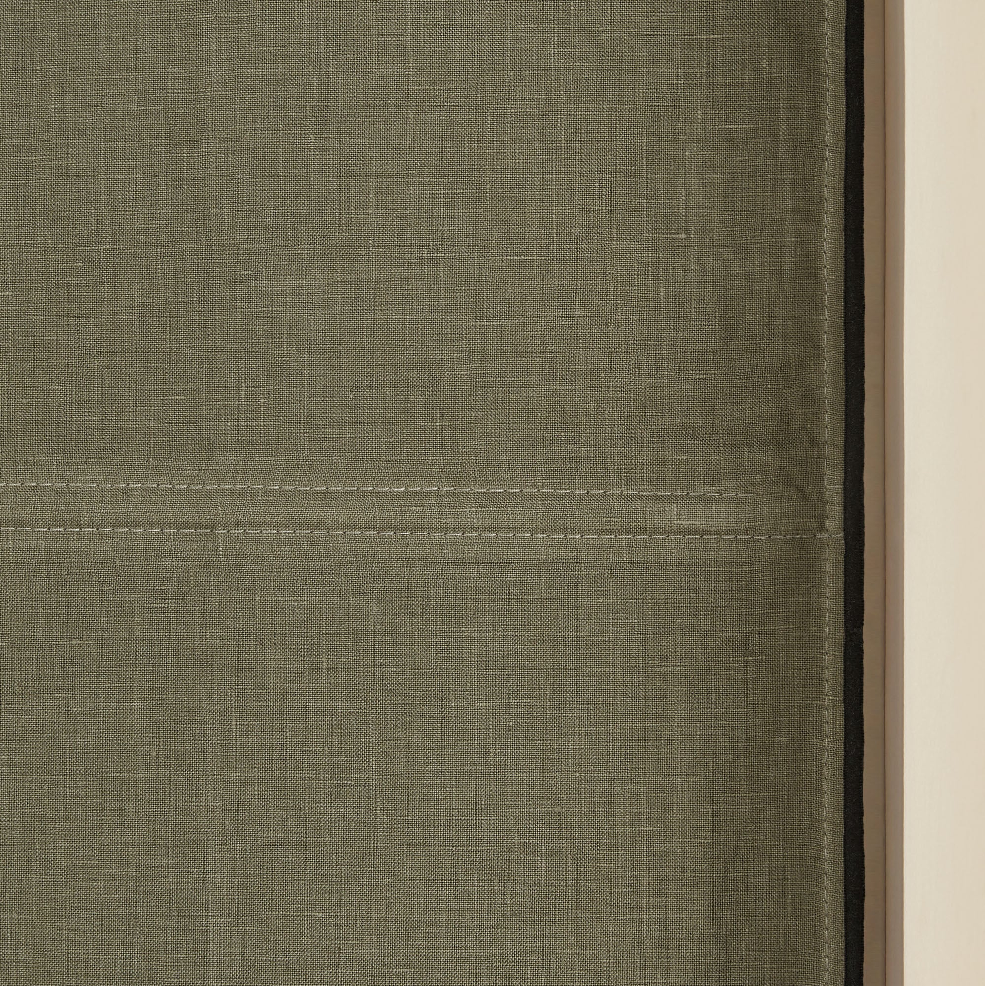 Store bateau occultant CARLINA kaki grisé et bourdon noir