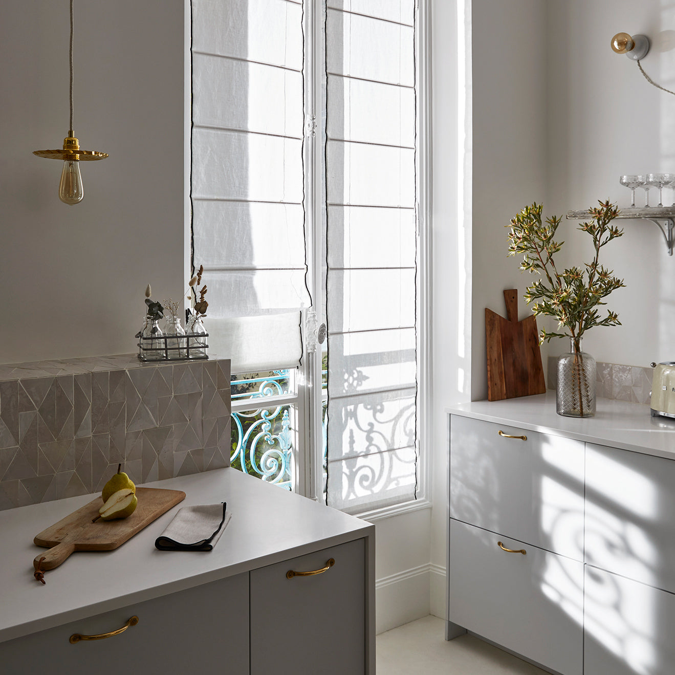 Store bateau CARLINA blanc pur et bourdon noir