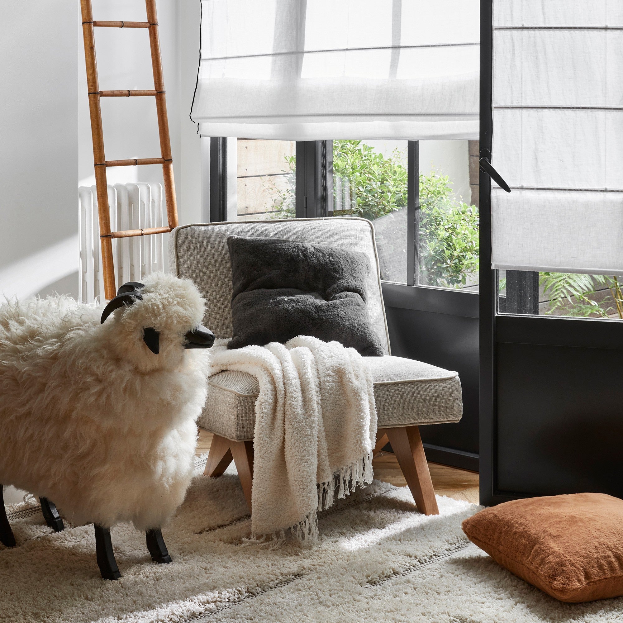 Store bateau CARLINA blanc pur et bourdon noir